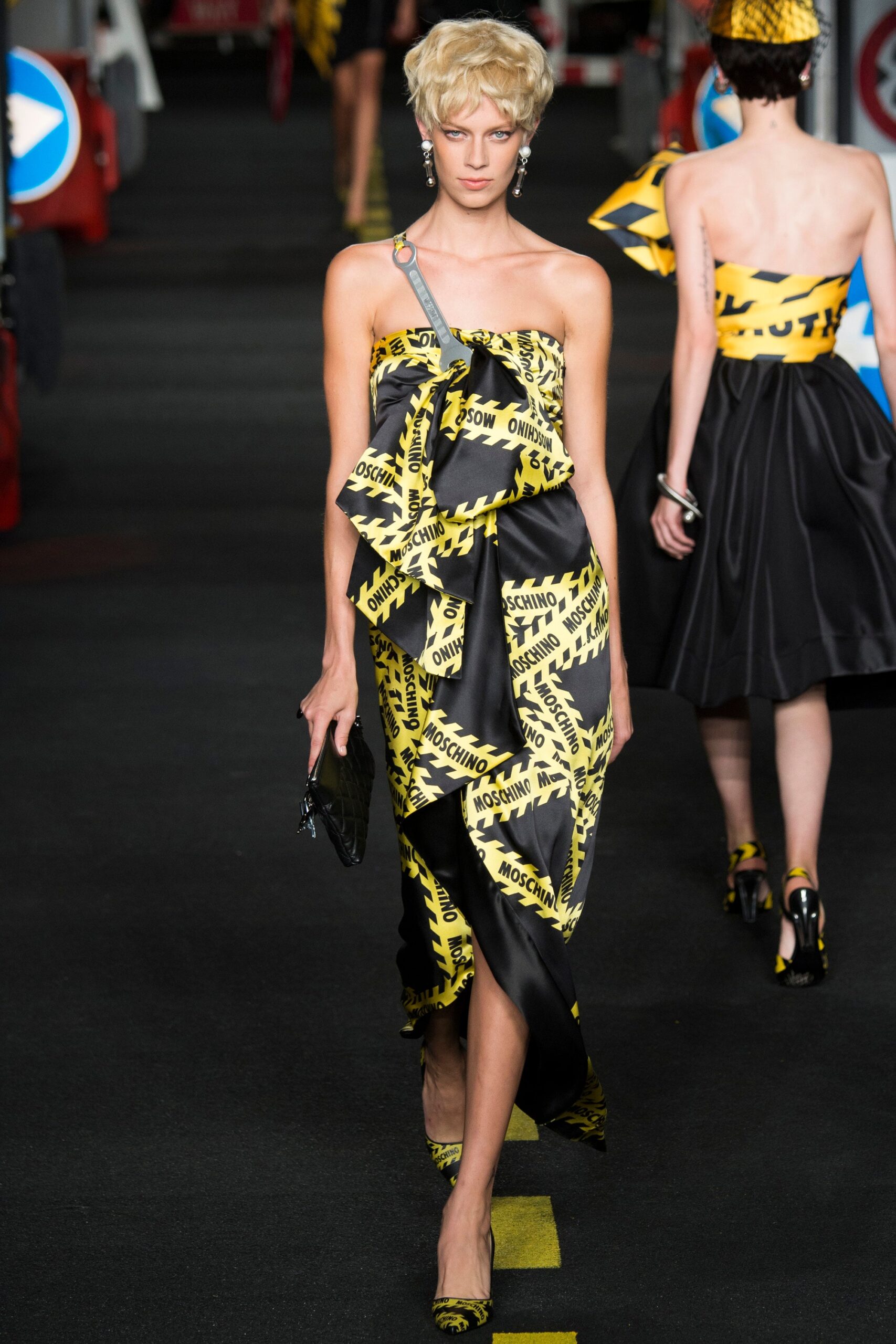 Moschino S/S 16 Look 26