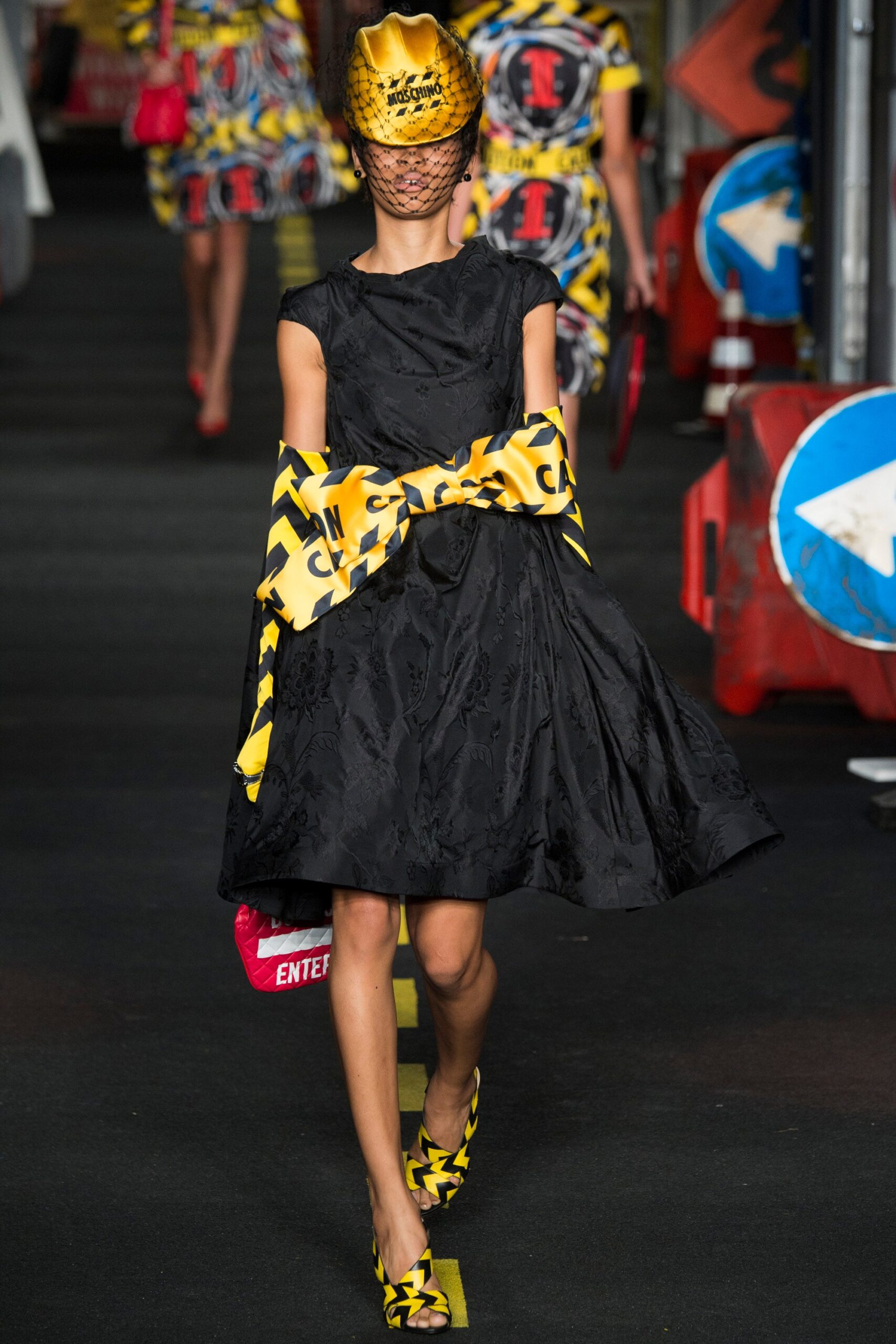 Moschino S/S 16 Look 29