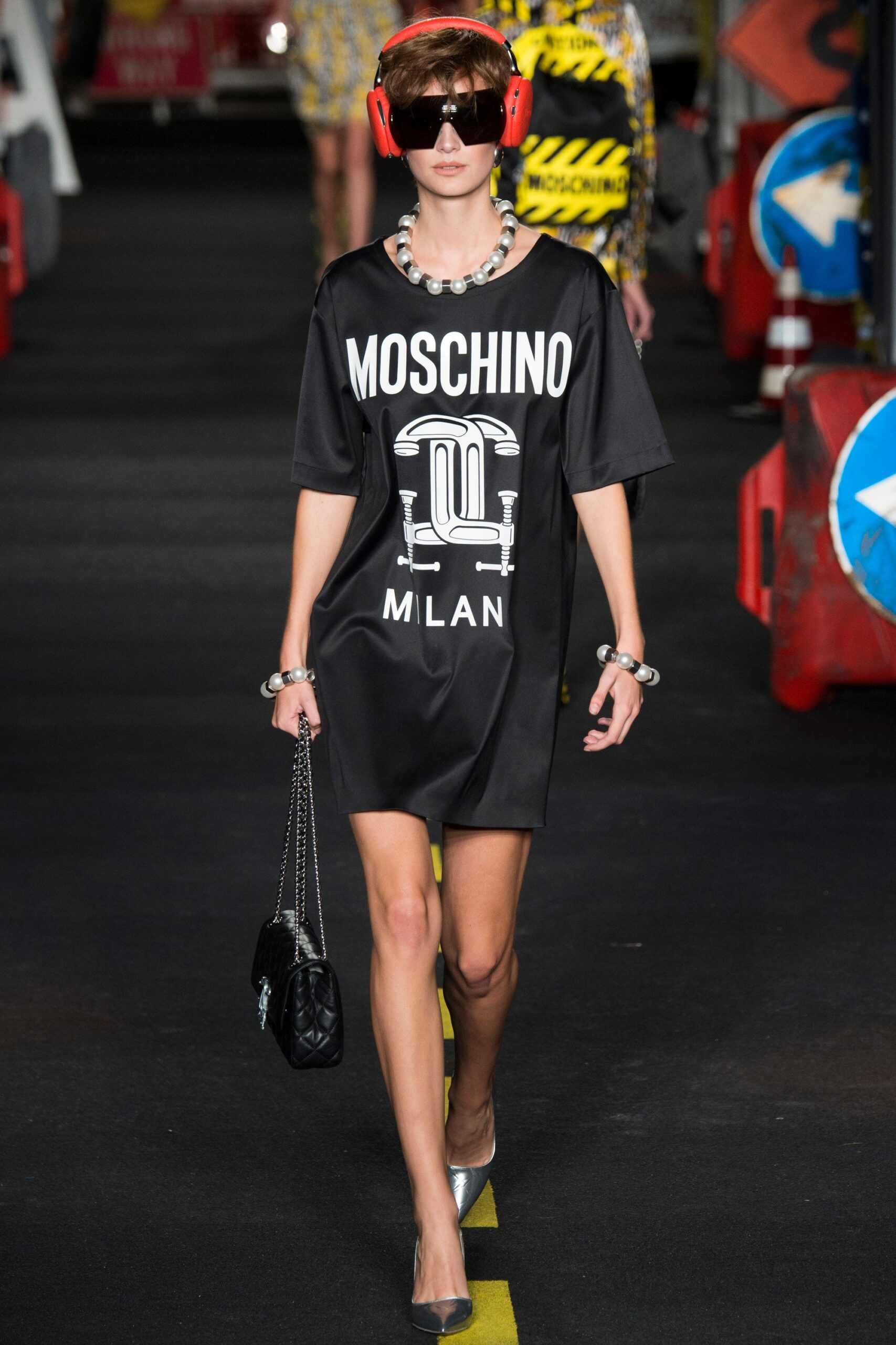 Moschino S/S 16 Look 33