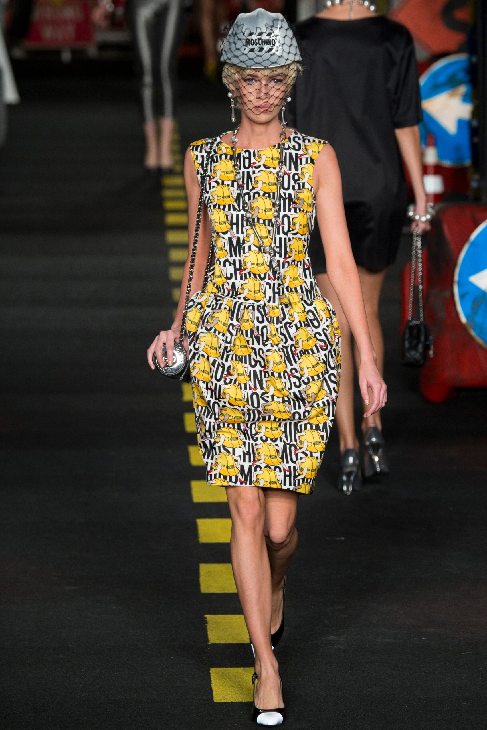 Moschino S/S 16 Look 34