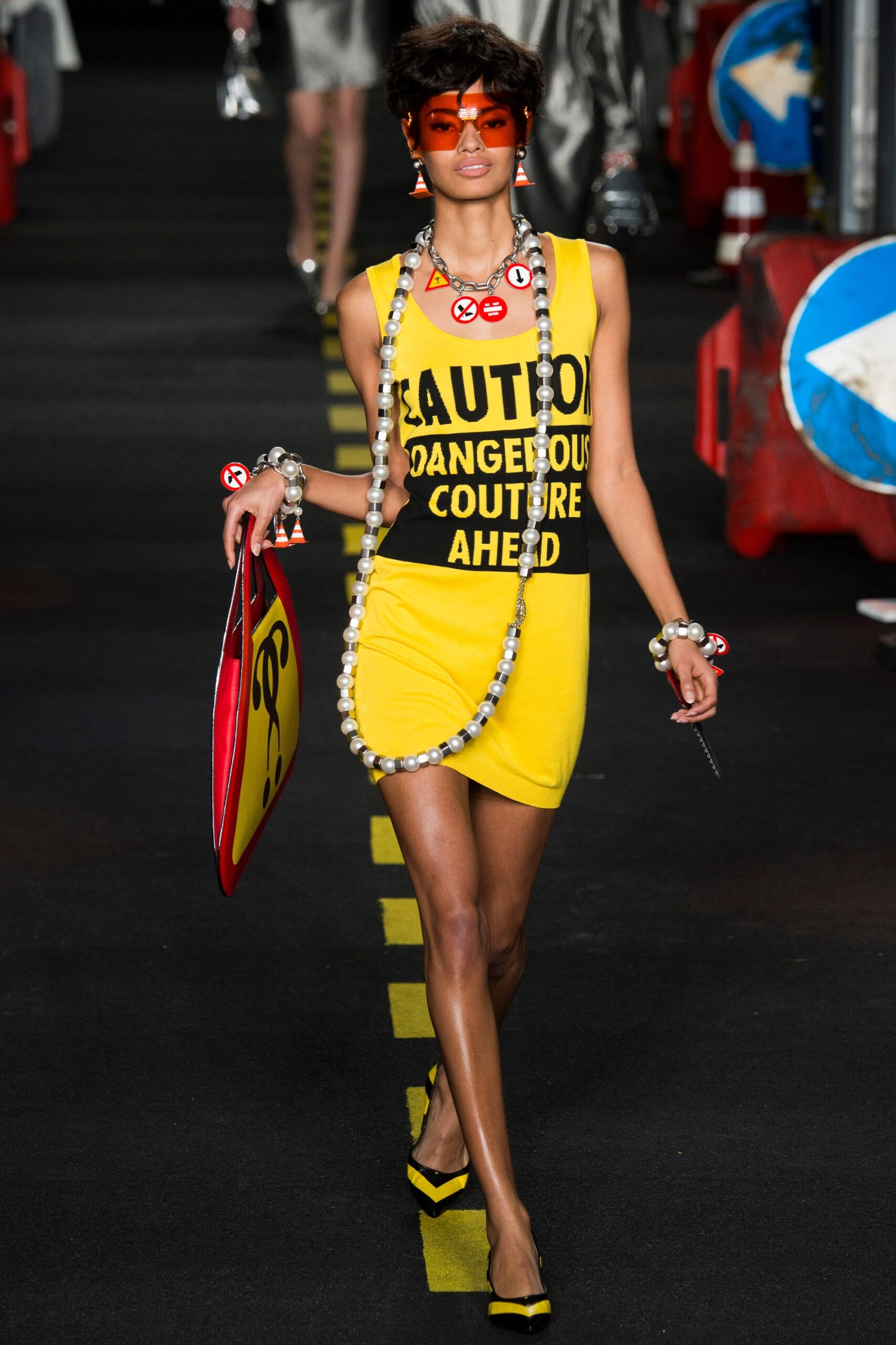 Moschino S/S 16 Look 38