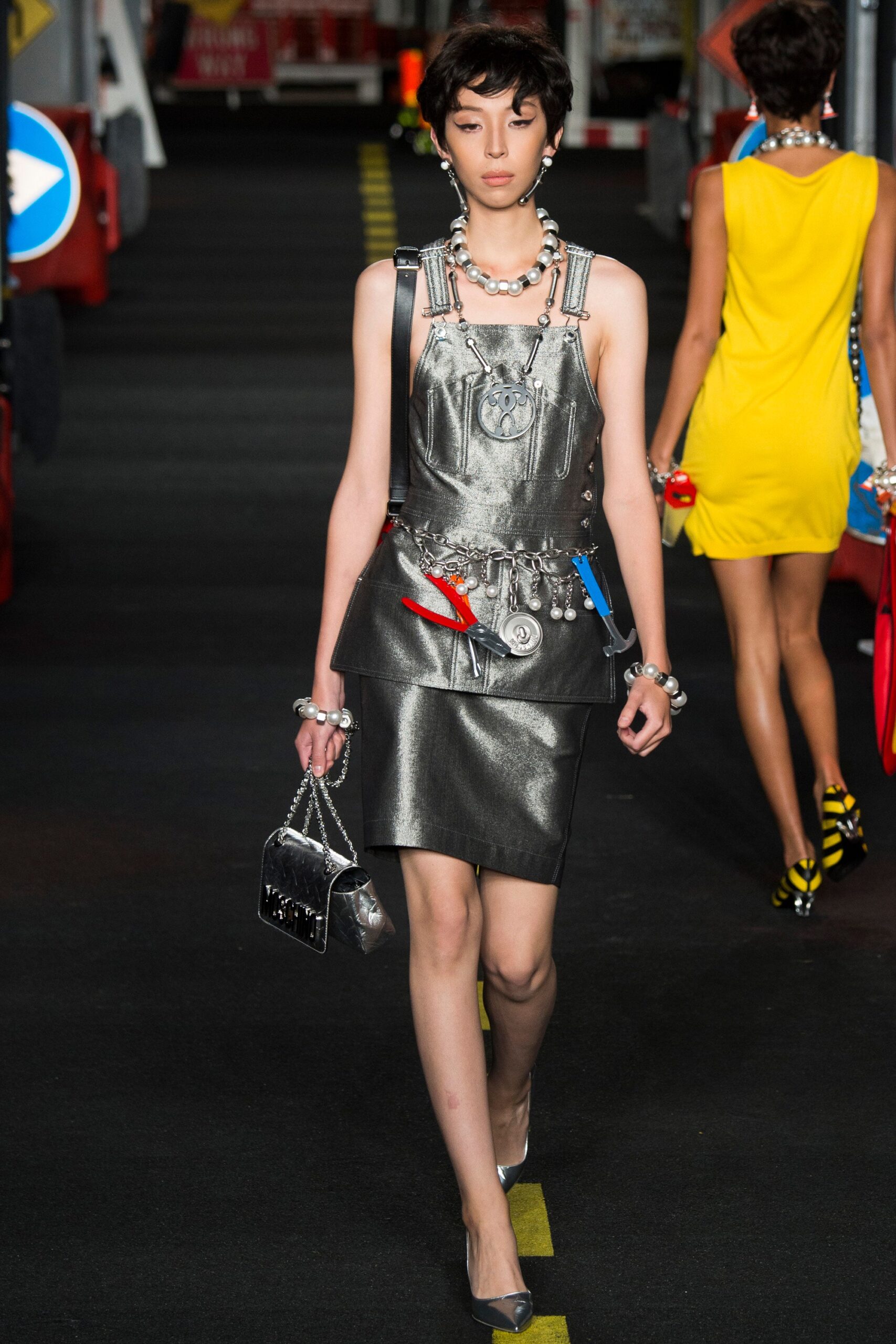 Moschino S/S 16 Look 39