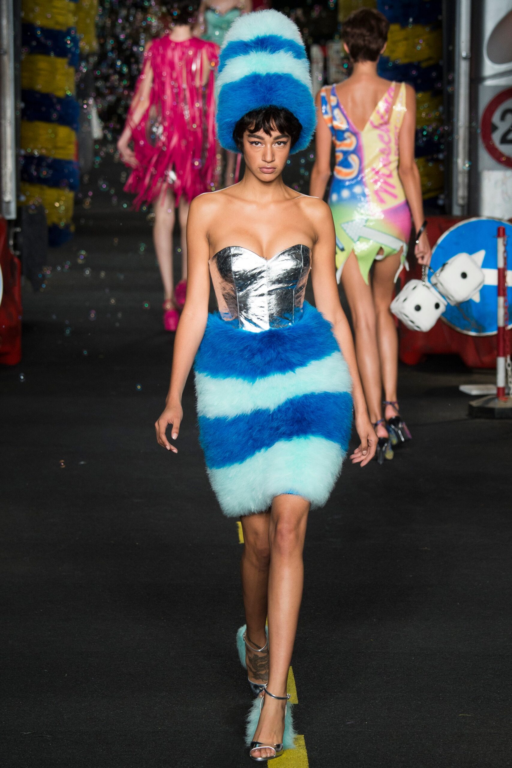 Moschino S/S 16 Look 56