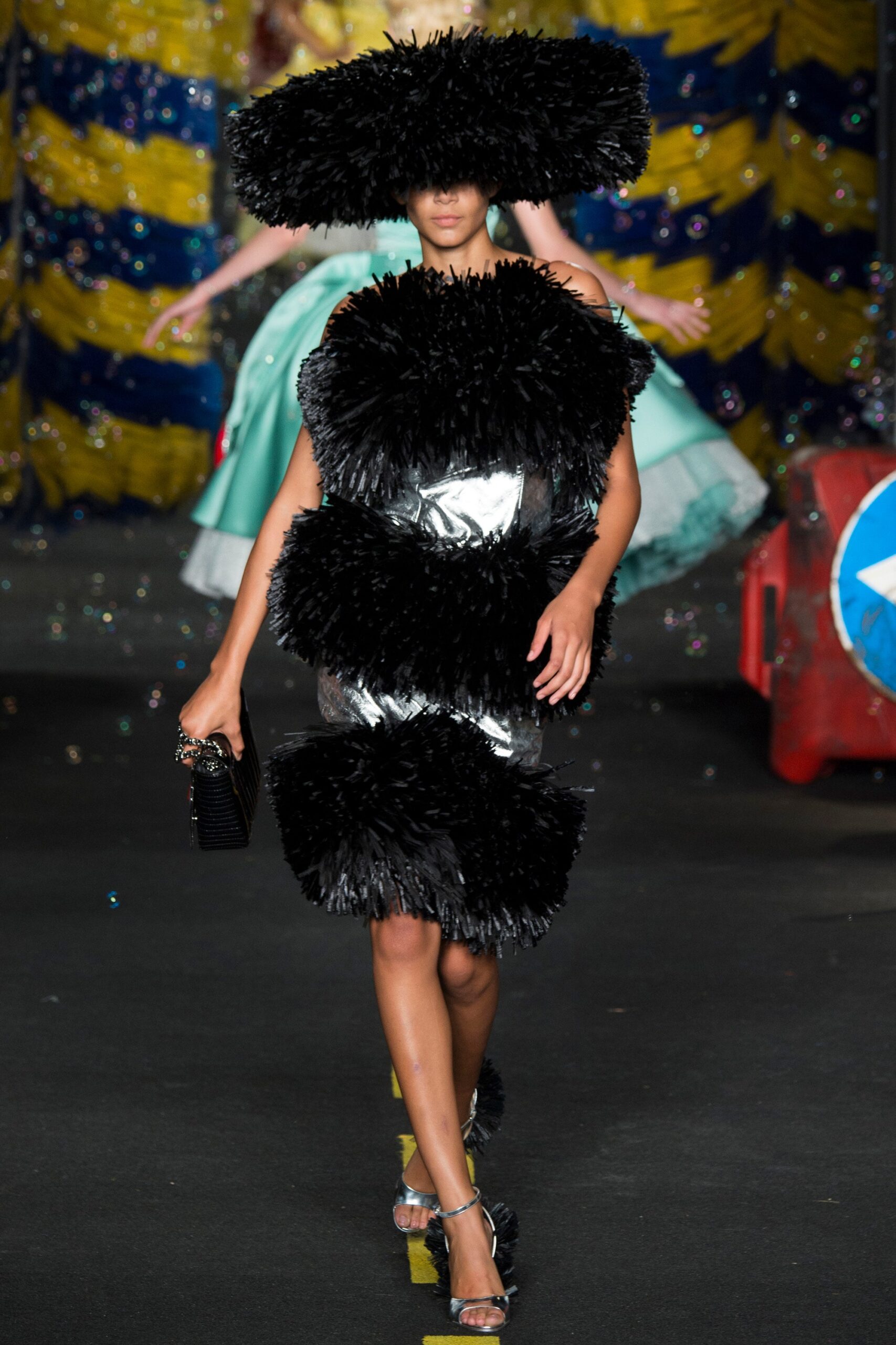 Moschino S/S 16 Look 58