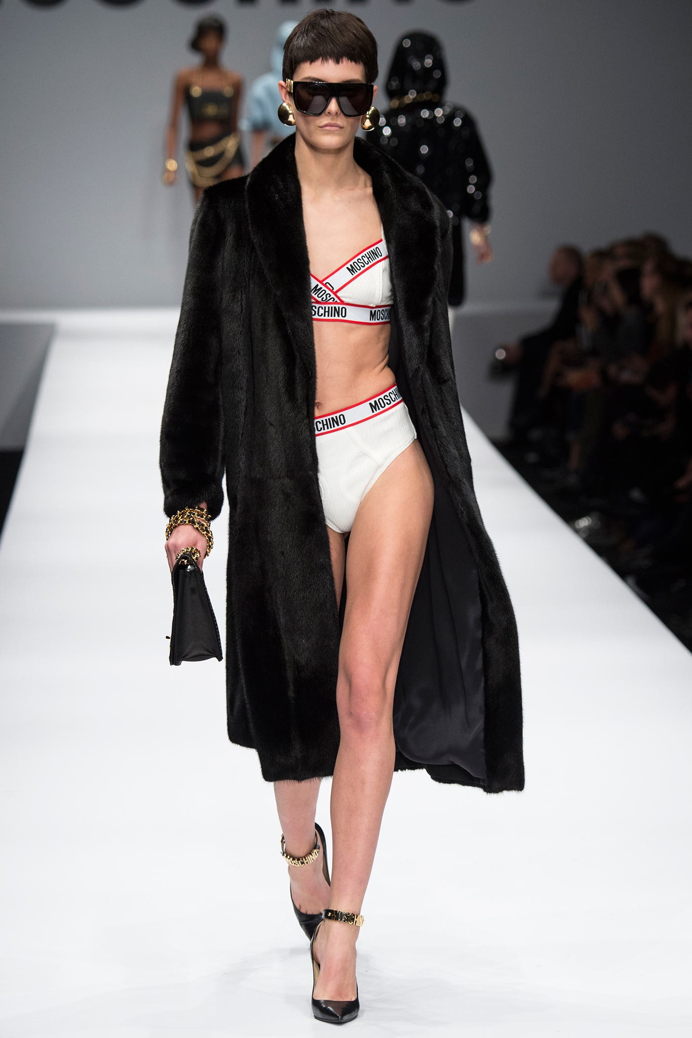 Moschino F/W 14 Look 18