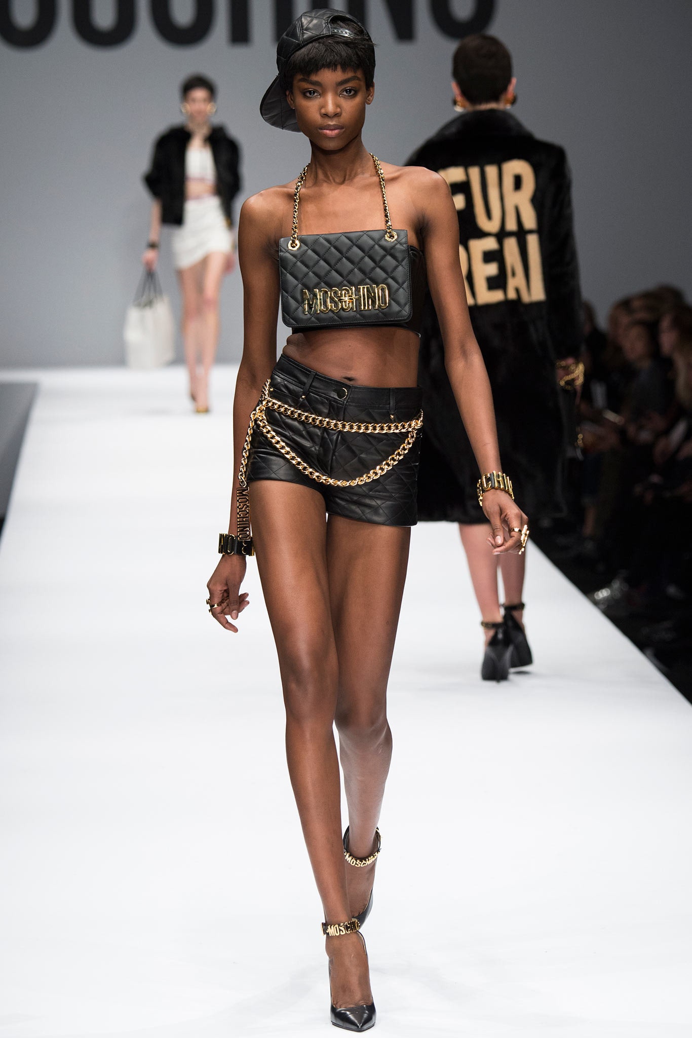 Moschino F/W 14 Look 19