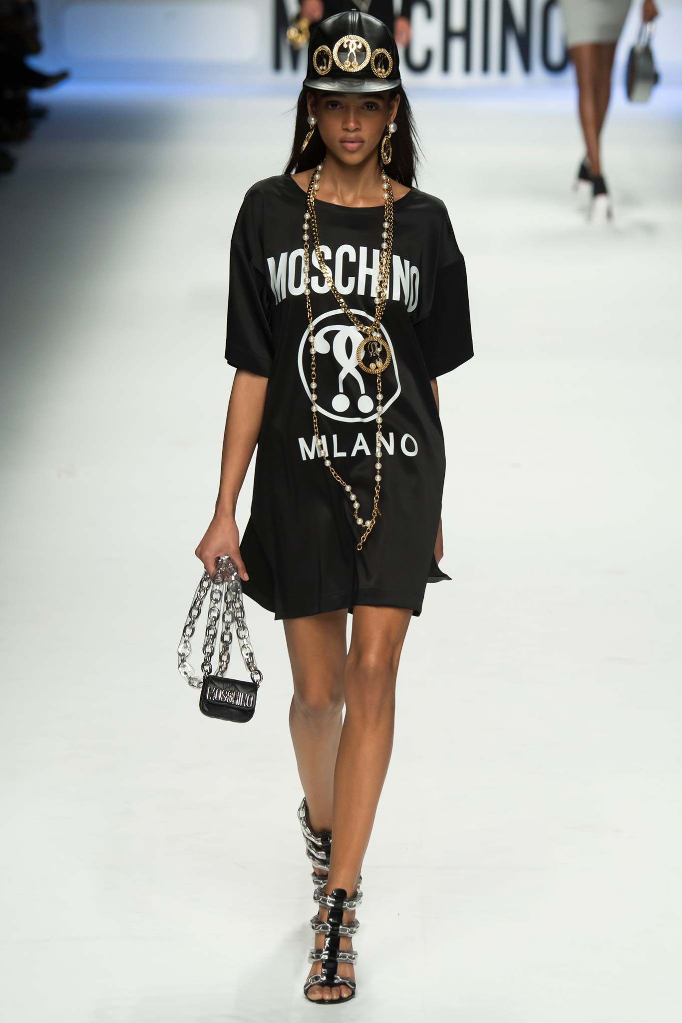 Moschino F/W 15 Look 35