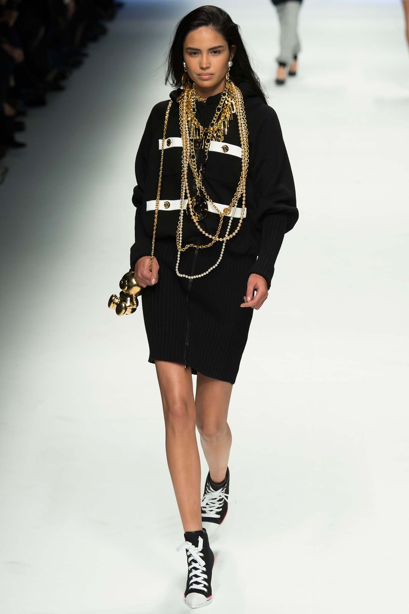 Moschino F/W 15 Look 36