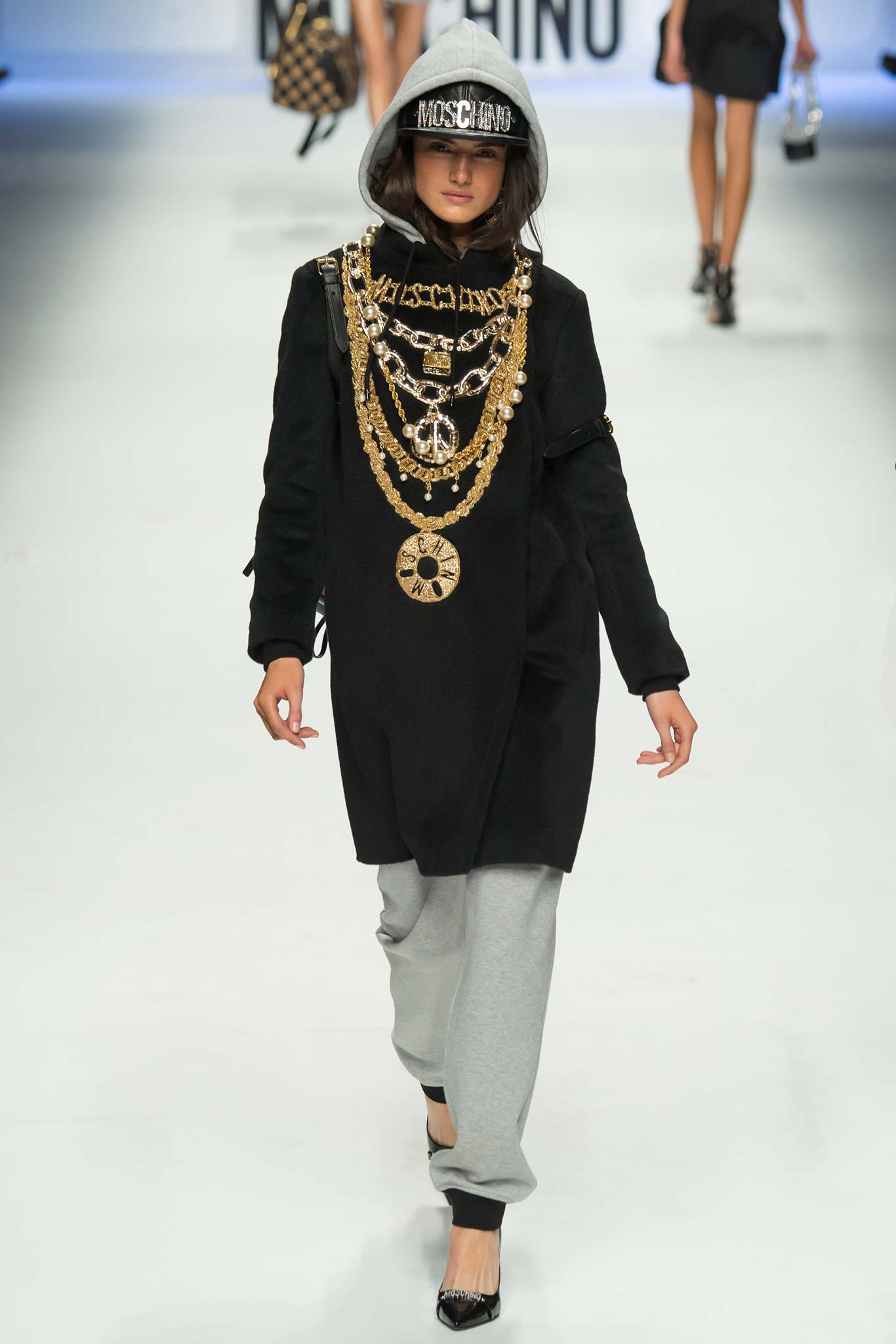 Moschino F/W 15 Look 37