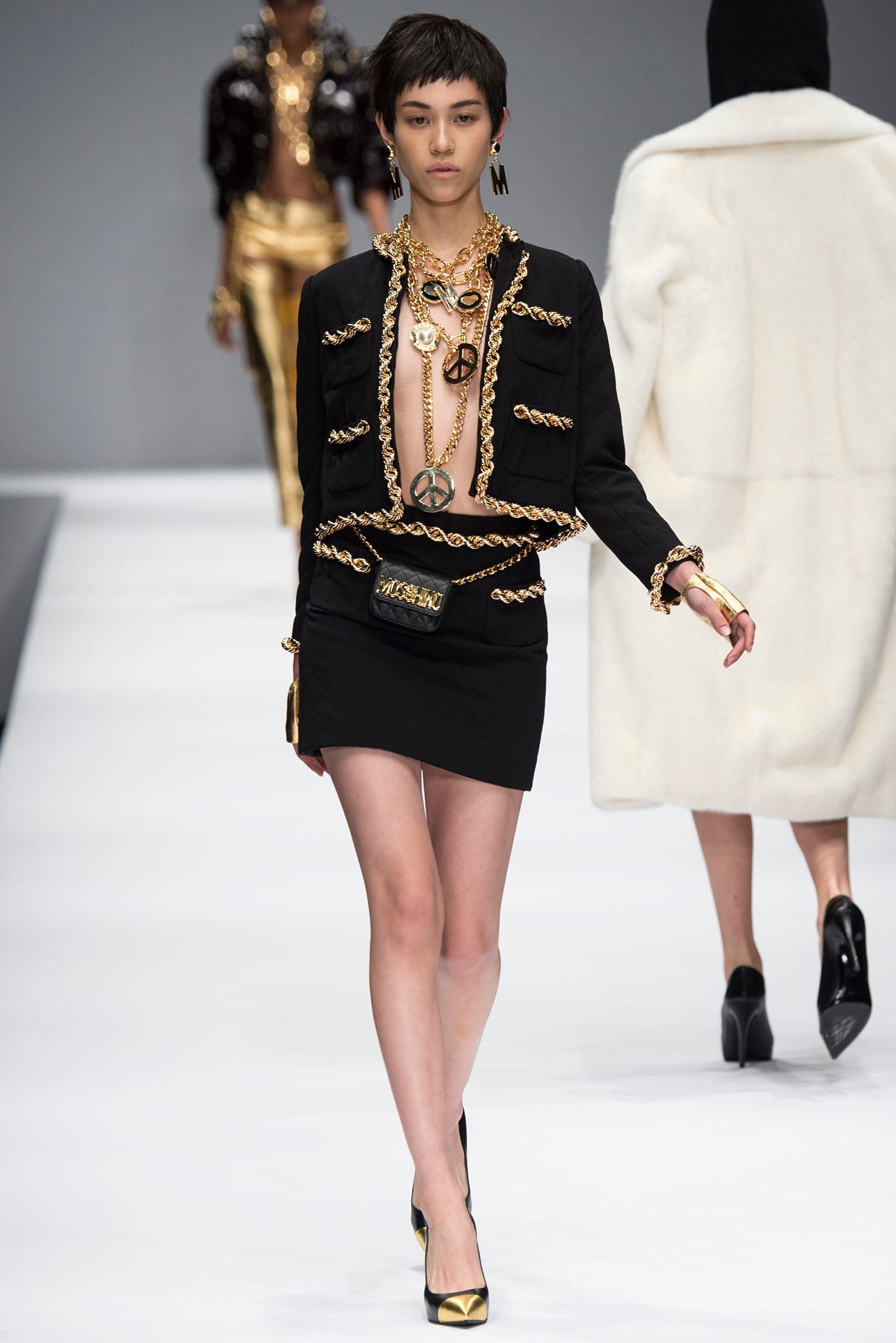Moschino F/W 14 Look 22