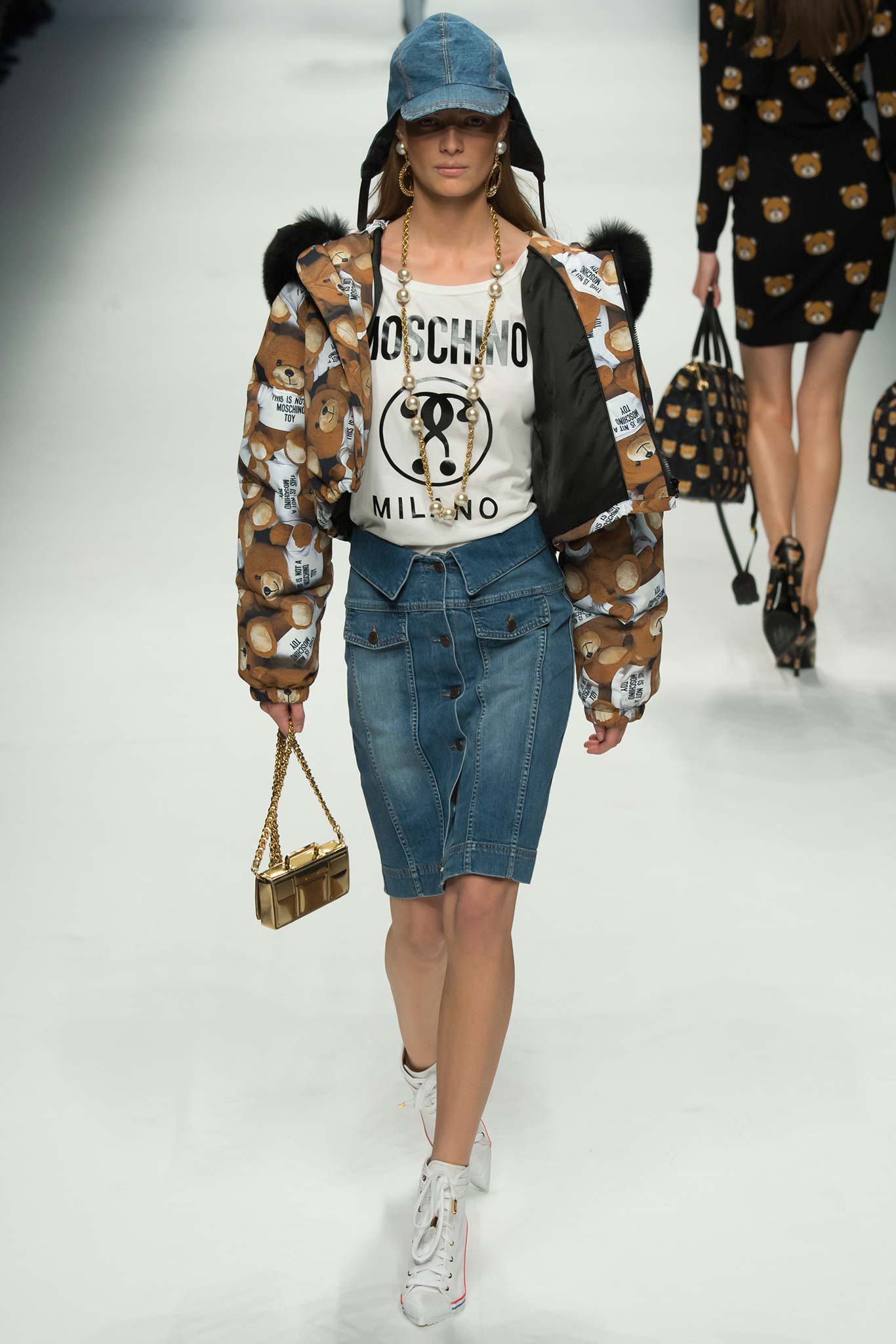 Moschino F/W 15 Look 40