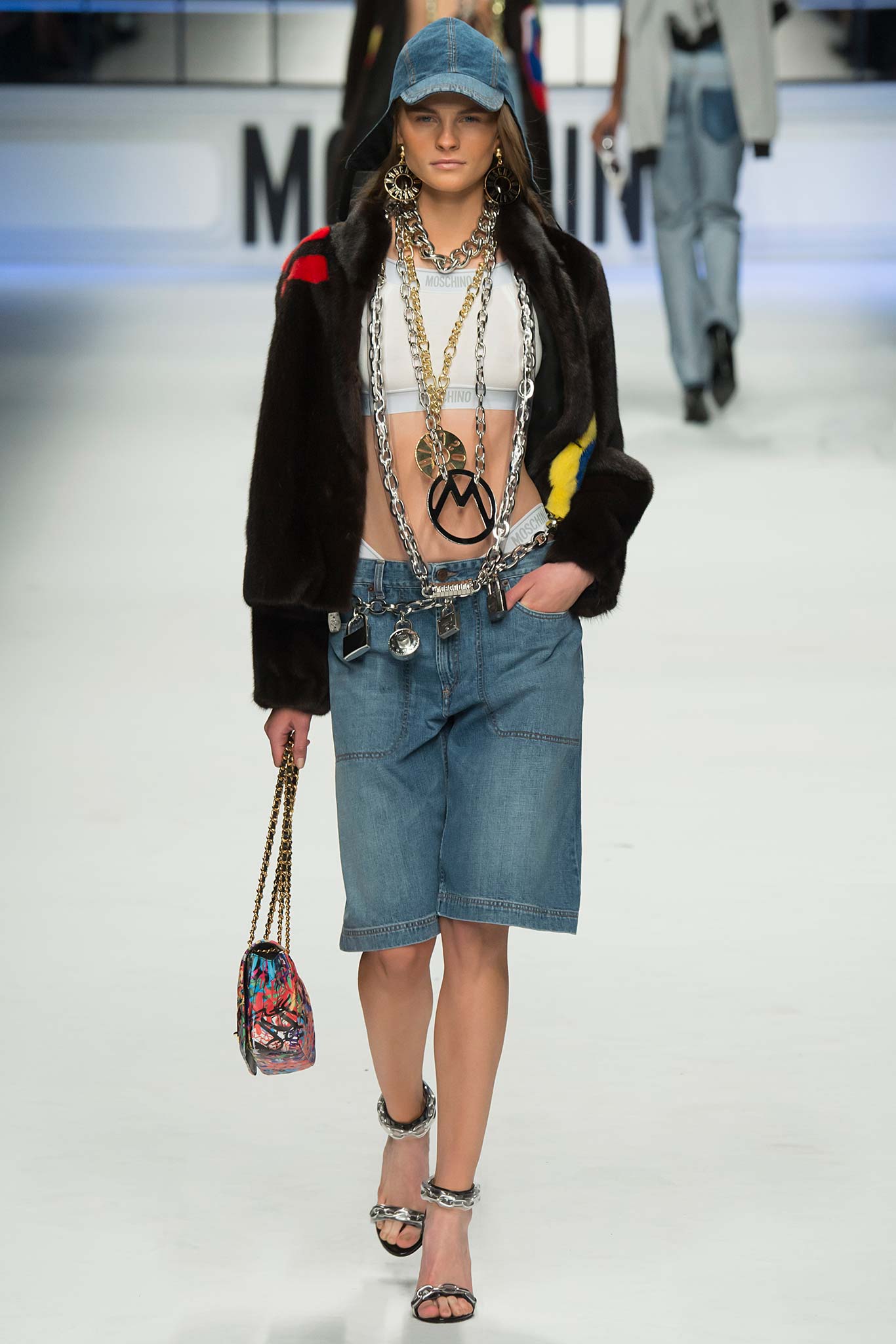 Moschino F/W 15 Look 43