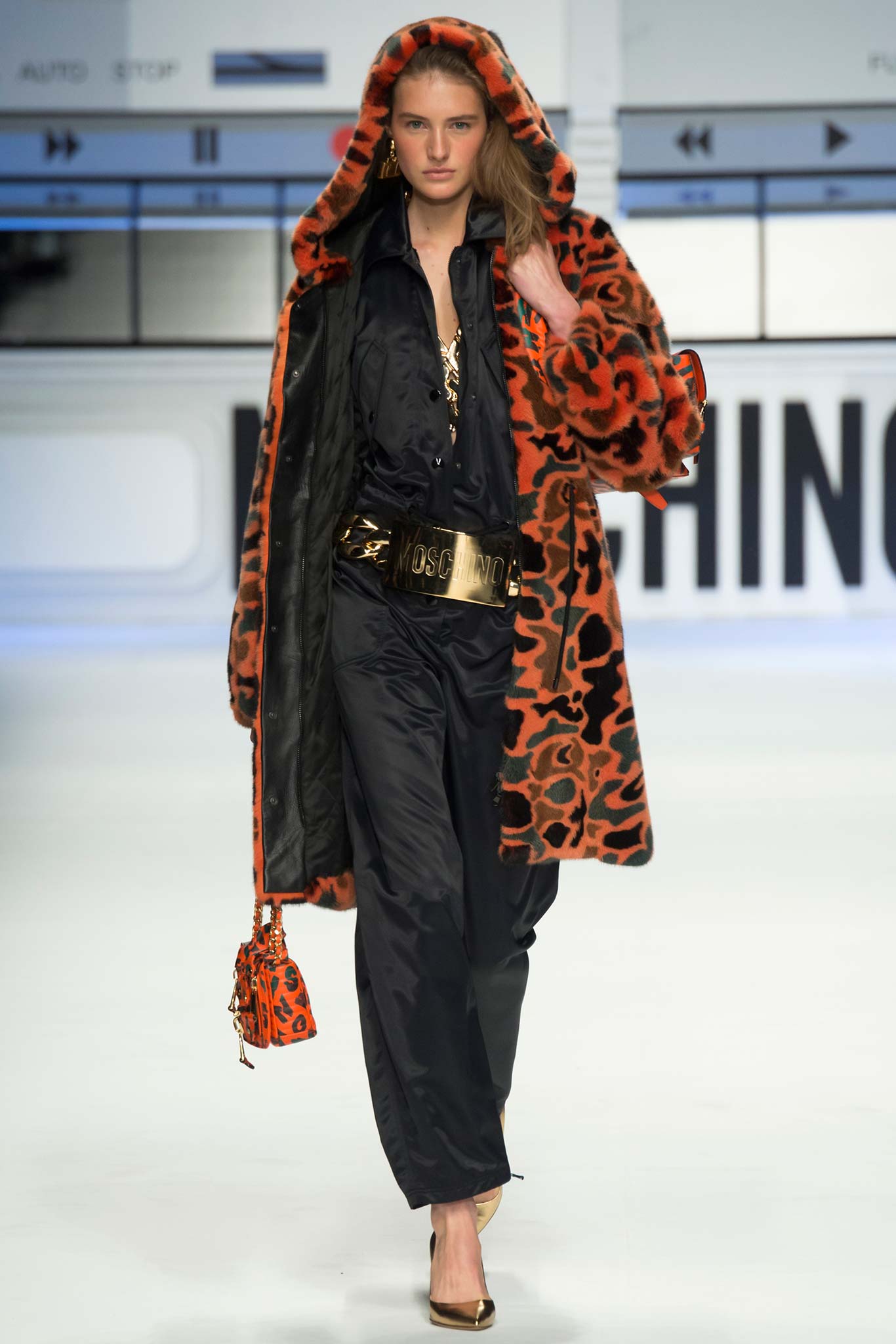 Moschino F/W 15 Look 46