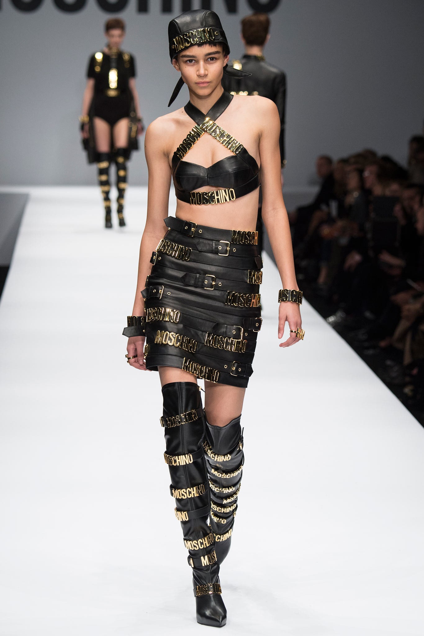 Moschino F/W 14 Look 28