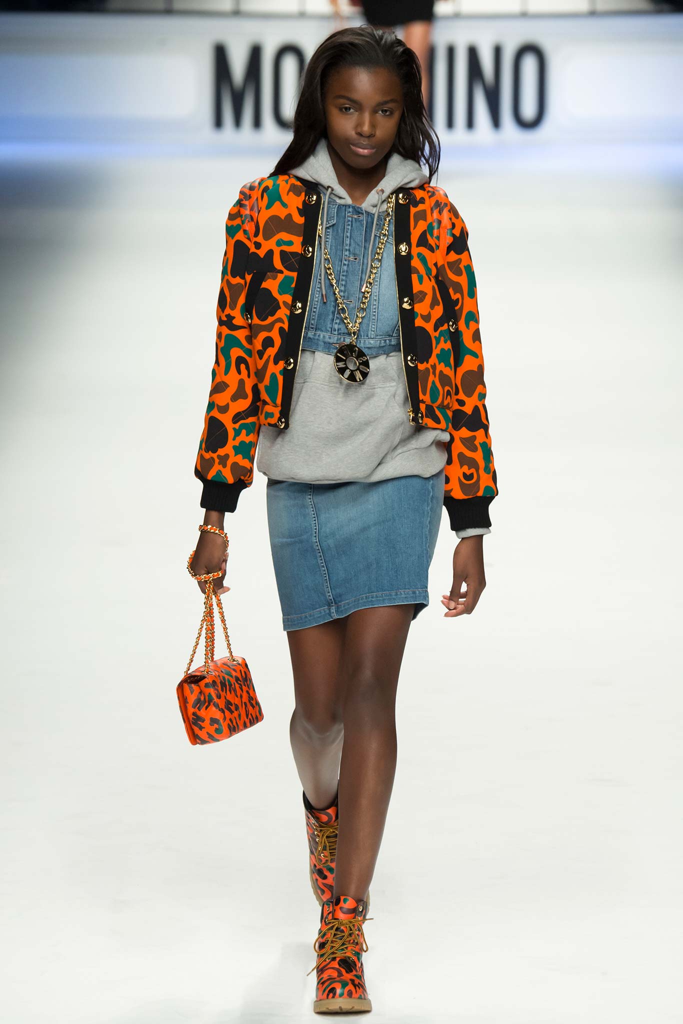 Moschino F/W 15 Look 47