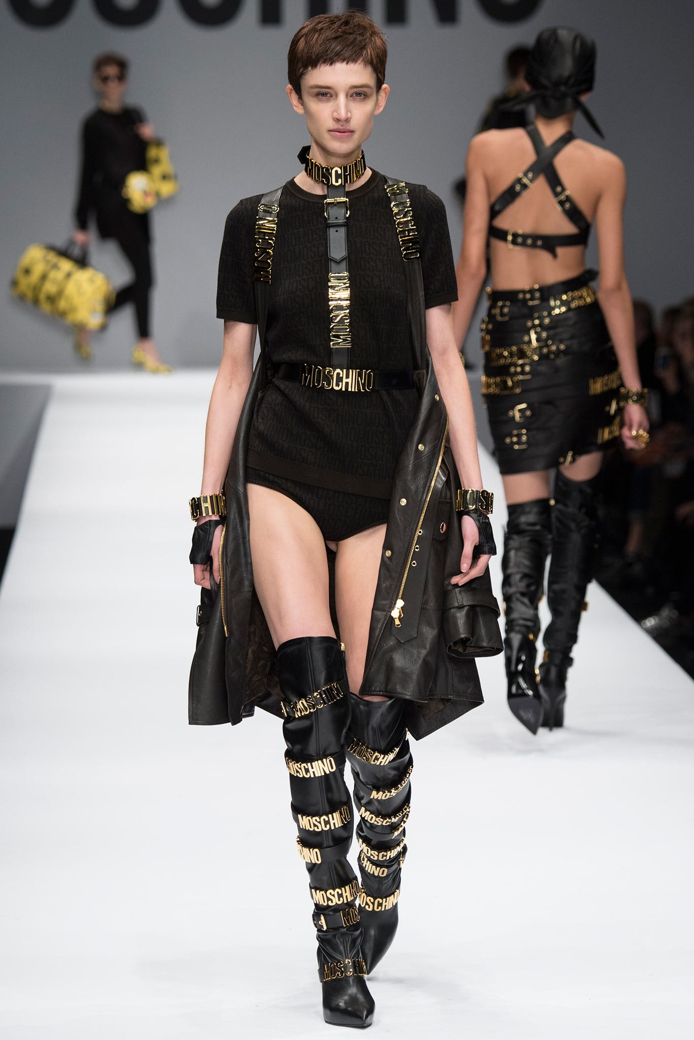 Moschino F/W 14 Look 29
