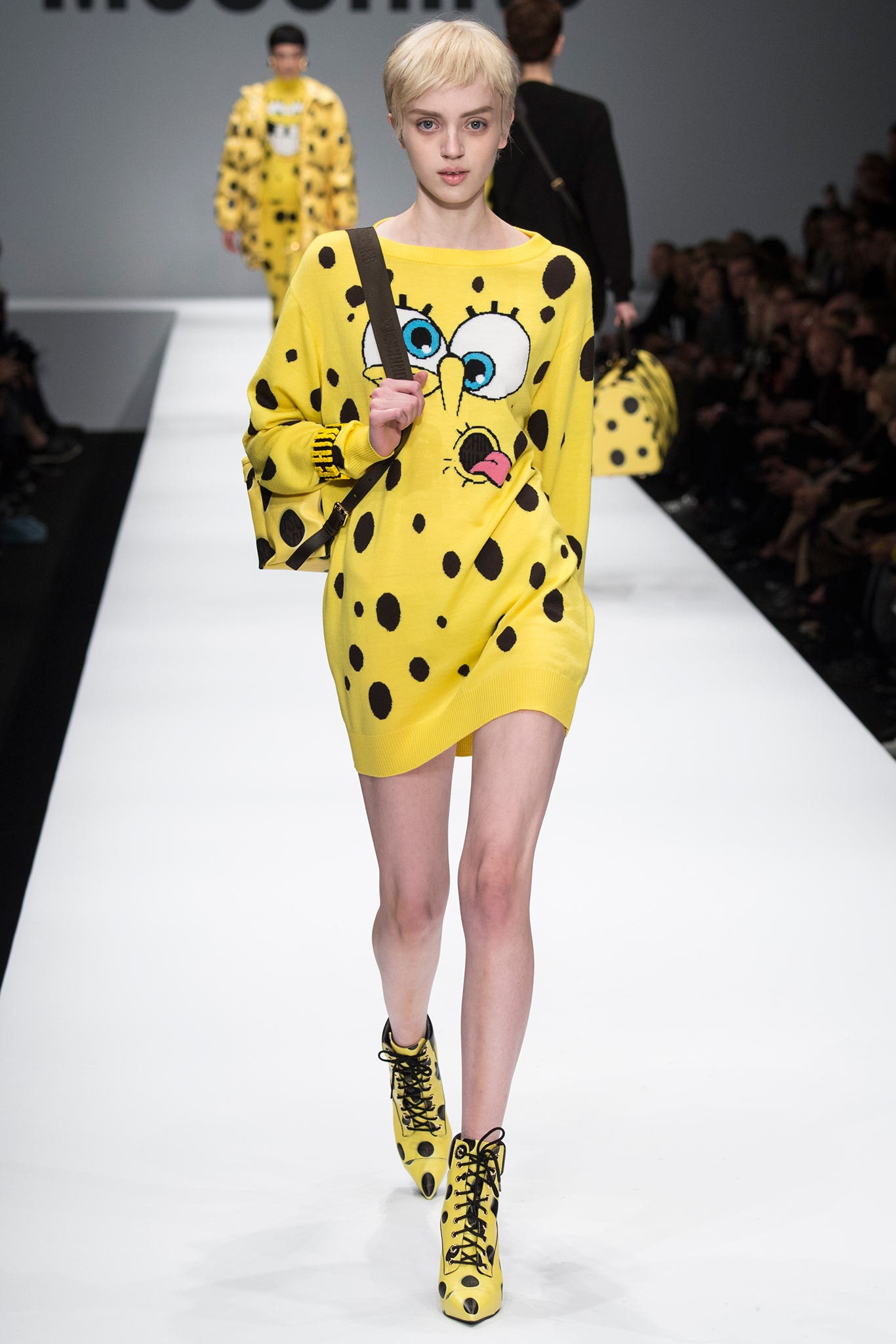 Moschino F/W 14 Look 31