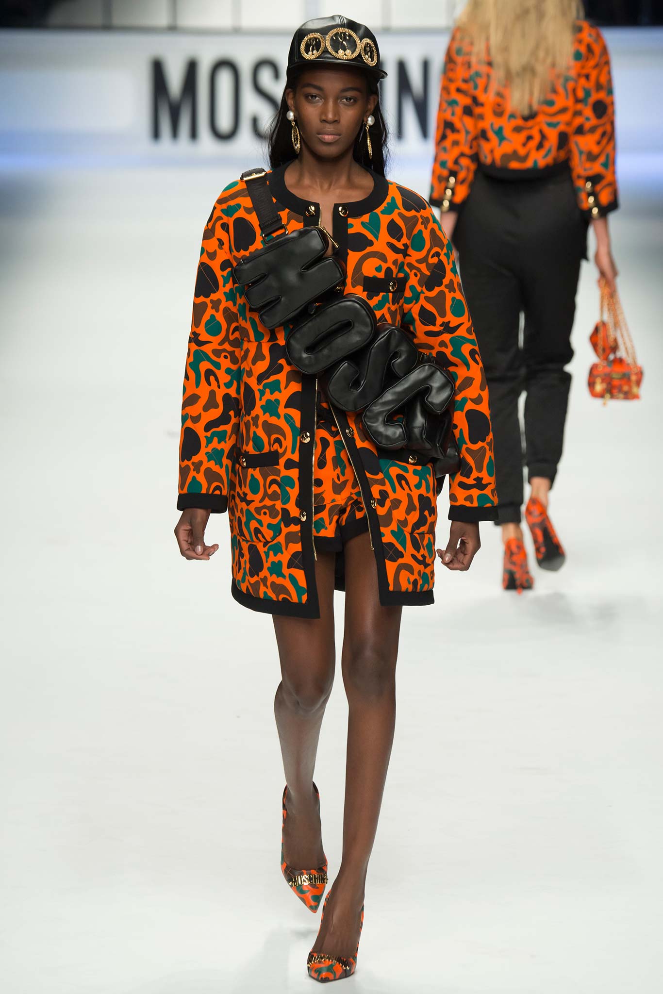 Moschino F/W 15 Look 51