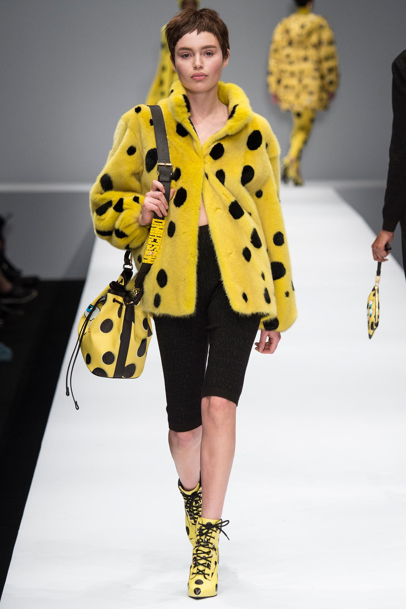 Moschino F/W 14 Look 33