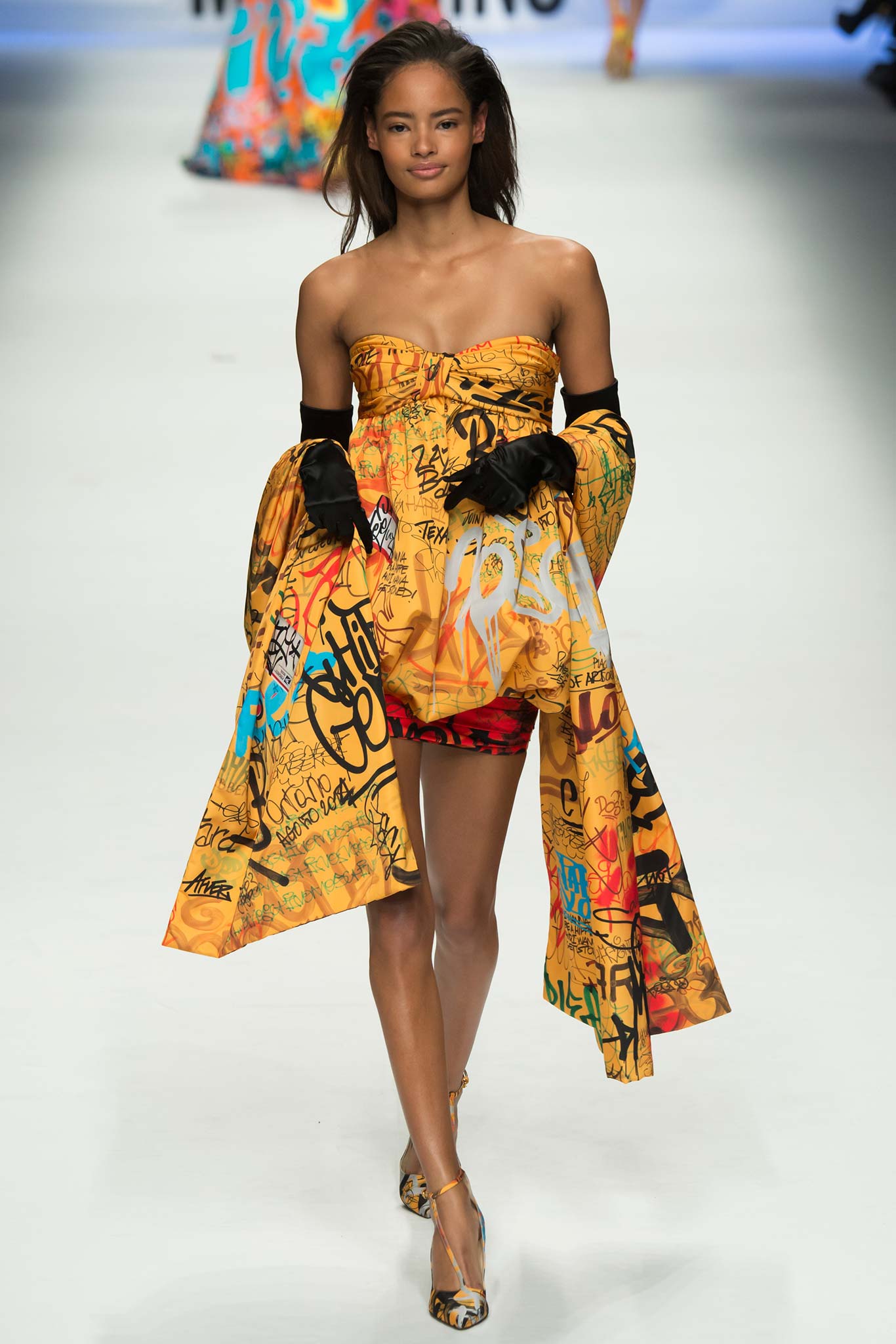 Moschino F/W 15 Look 57