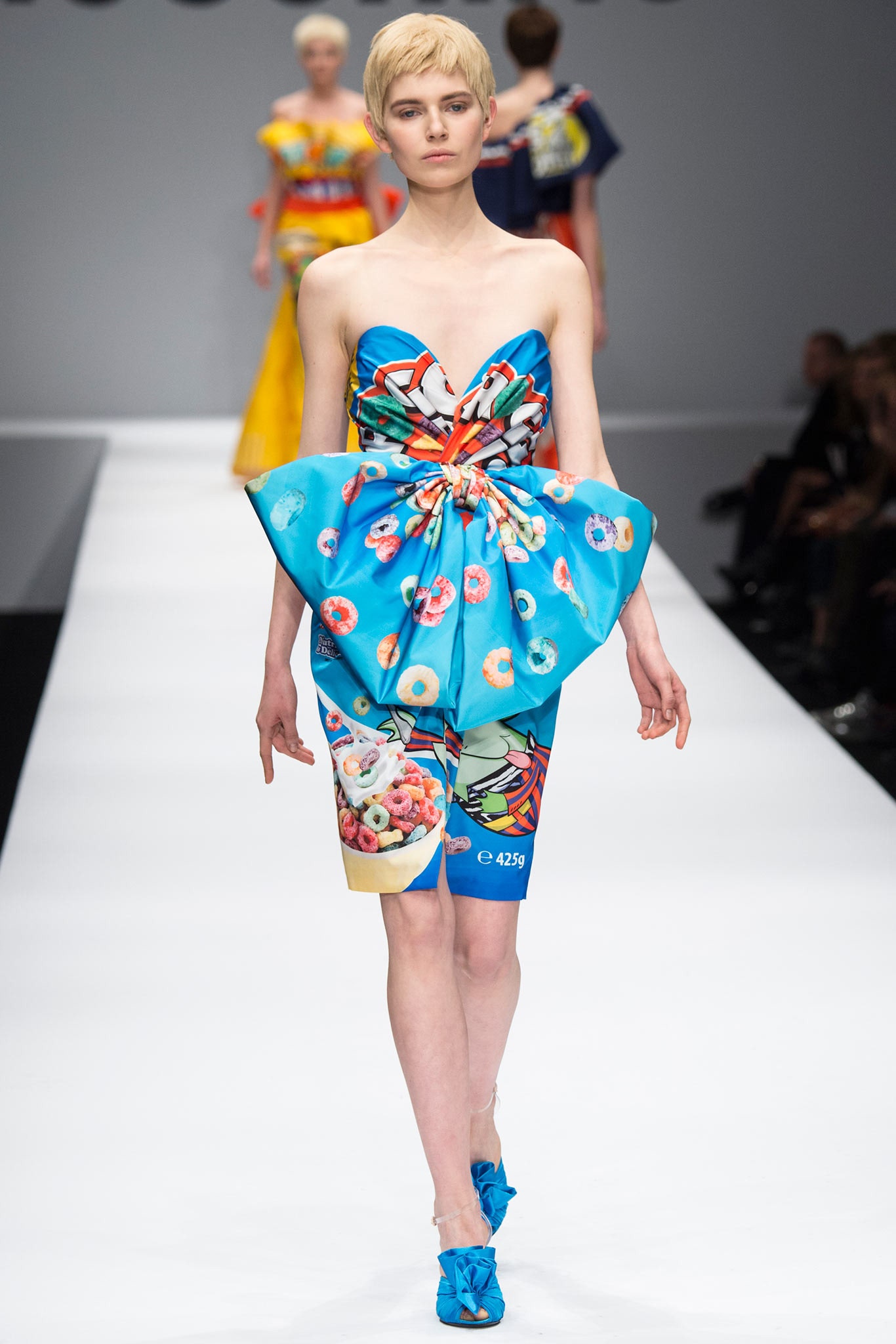 Moschino F/W 14 Look 37