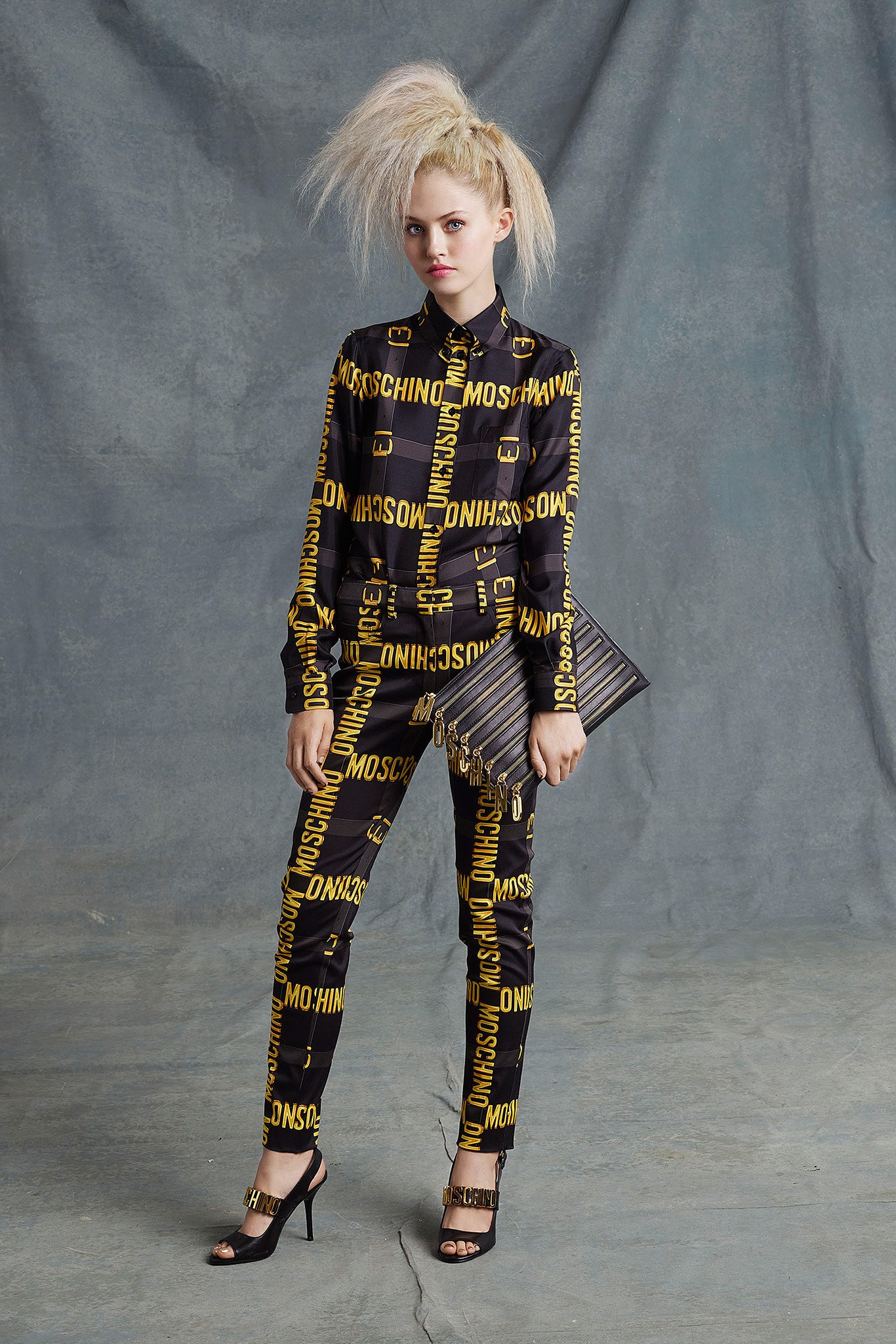 Moschino Resort 15 Look 30