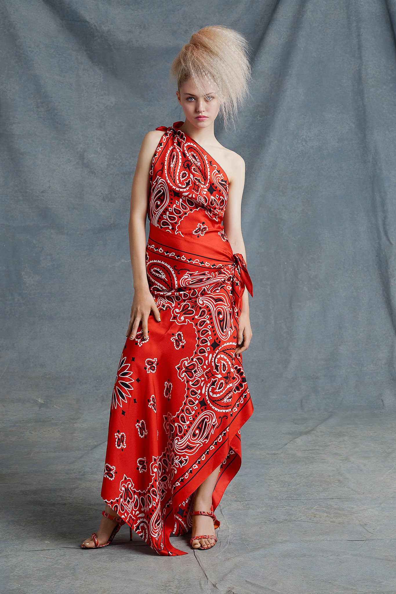 Moschino Resort 15 Look 41