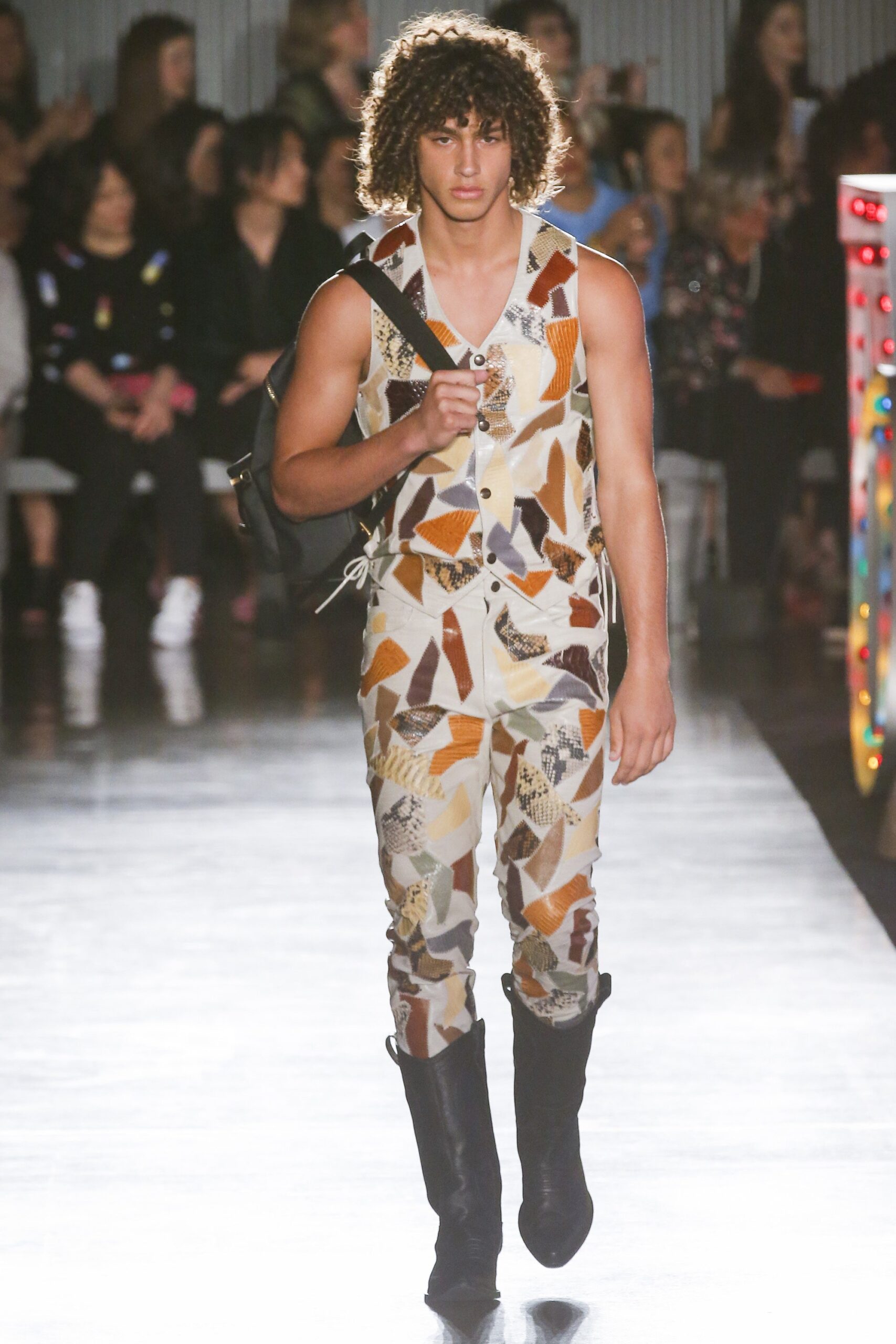Moschino S/S 18 Menswear Look 17