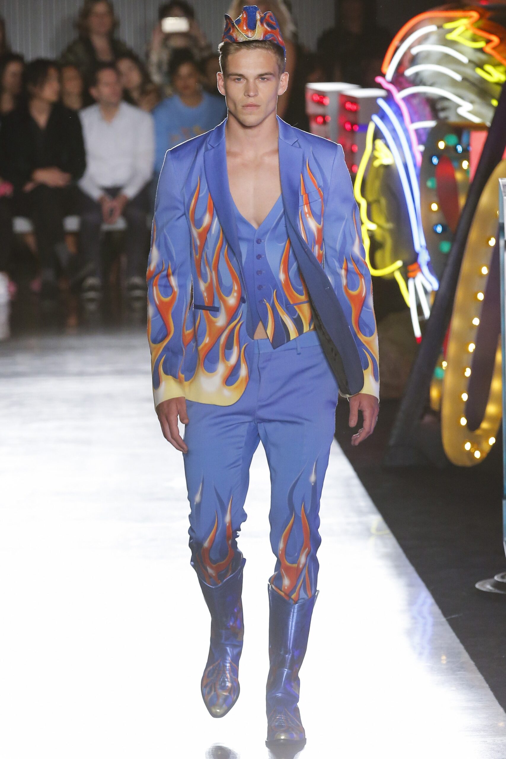 Moschino S/S 18 Menswear Look 21
