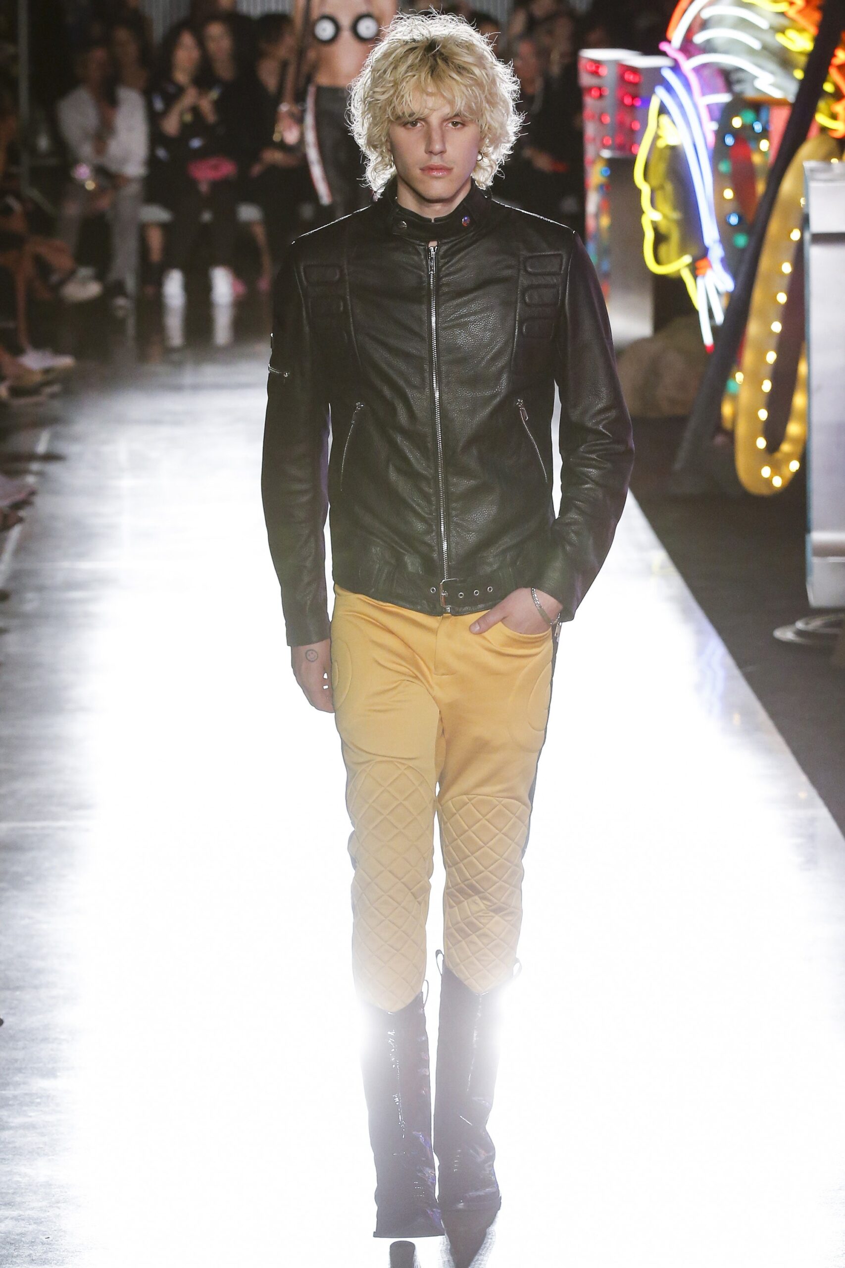 Moschino S/S 18 Menswear Look 24