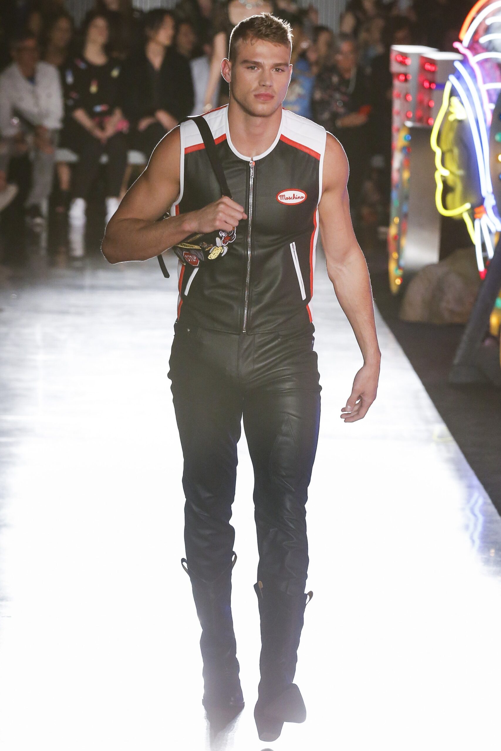 Moschino S/S 18 Menswear Look 27