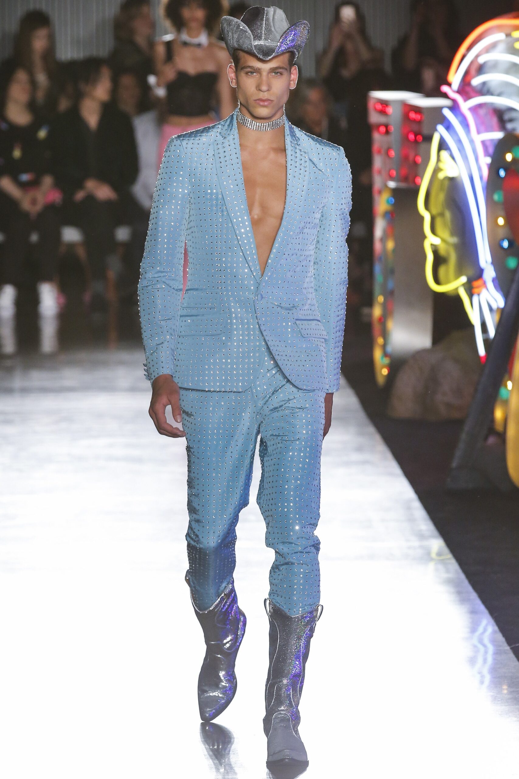 Moschino S/S 18 Menswear Look 34