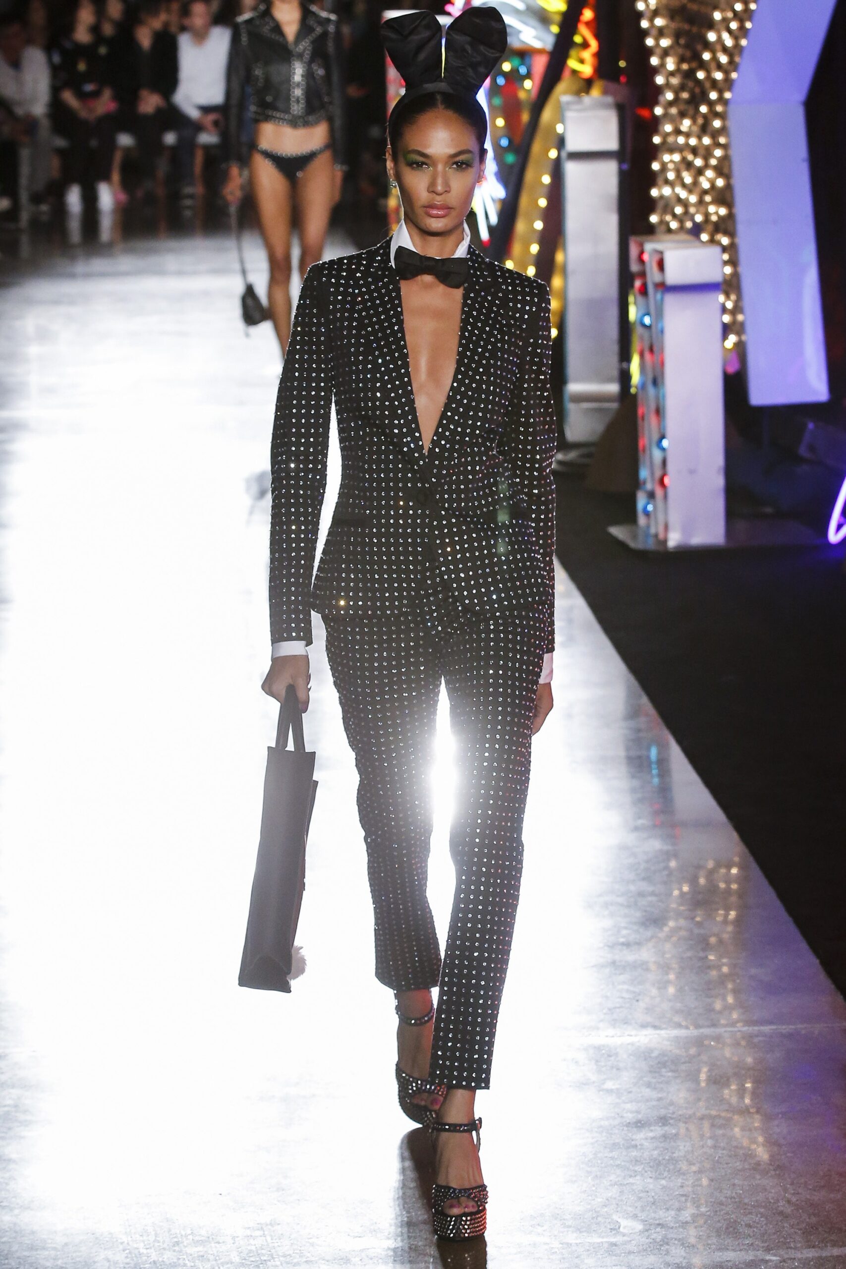 Moschino S/S 18 Menswear Look 37