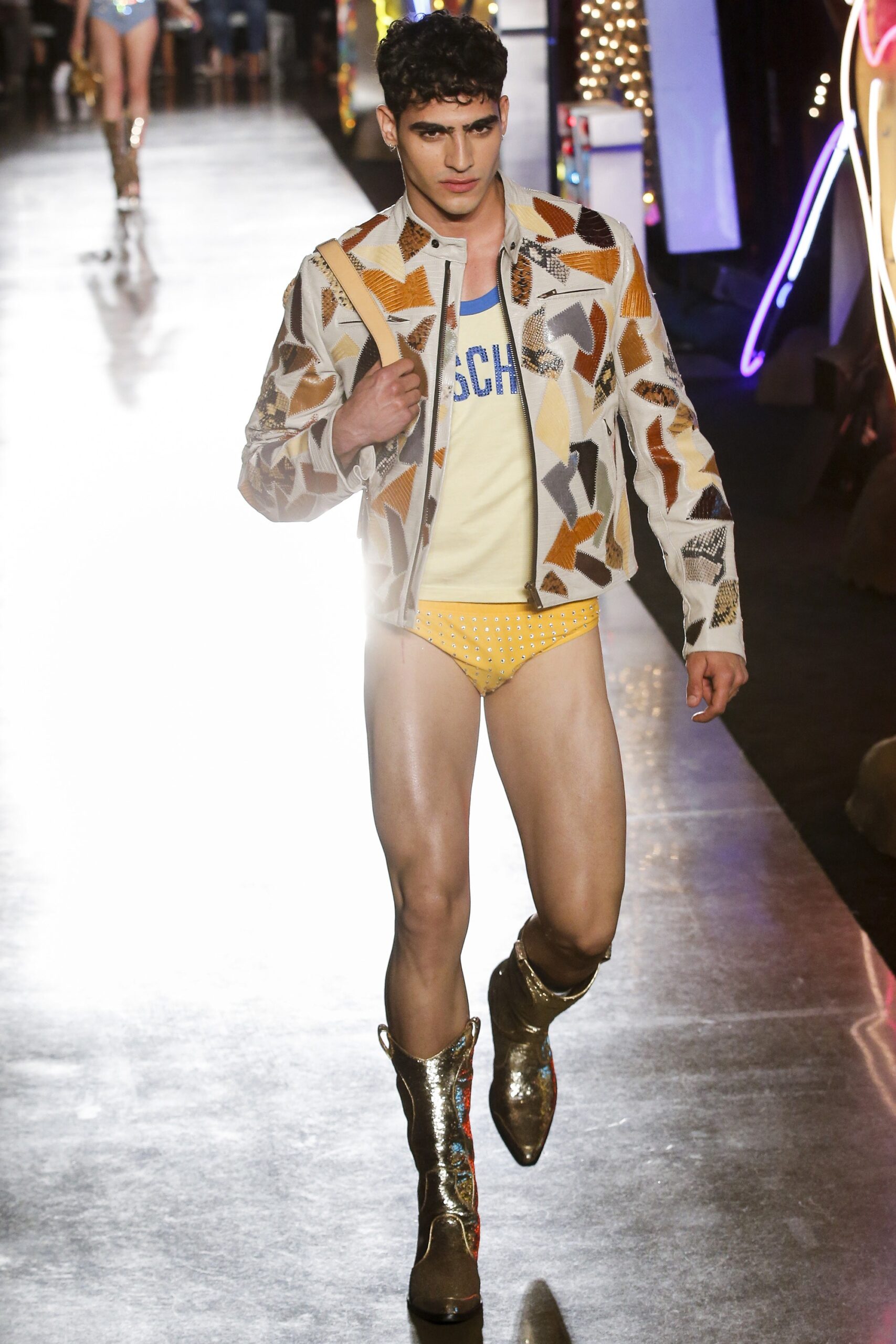 Moschino S/S 18 Menswear Look 42