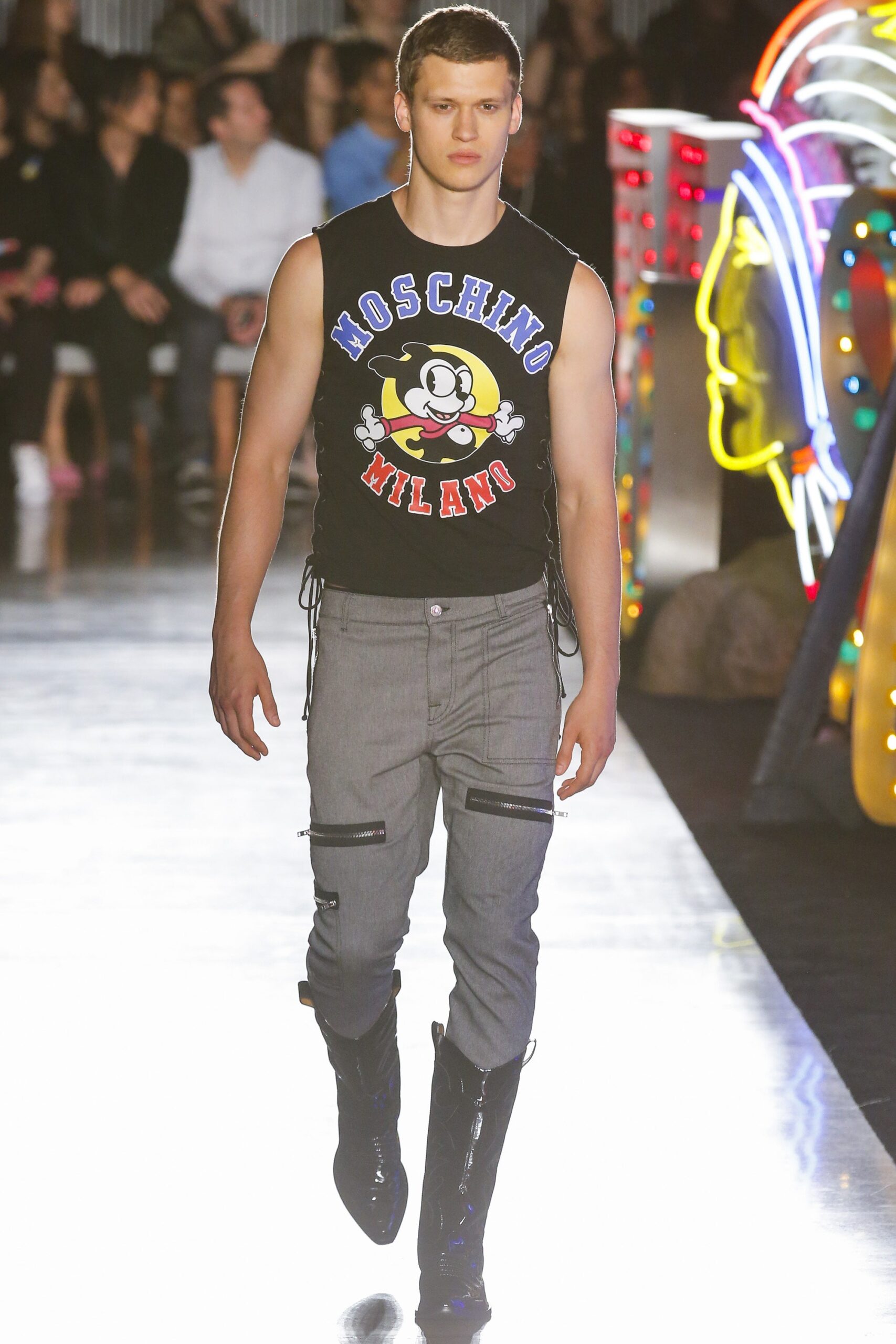 Moschino S/S 18 Menswear Look 47