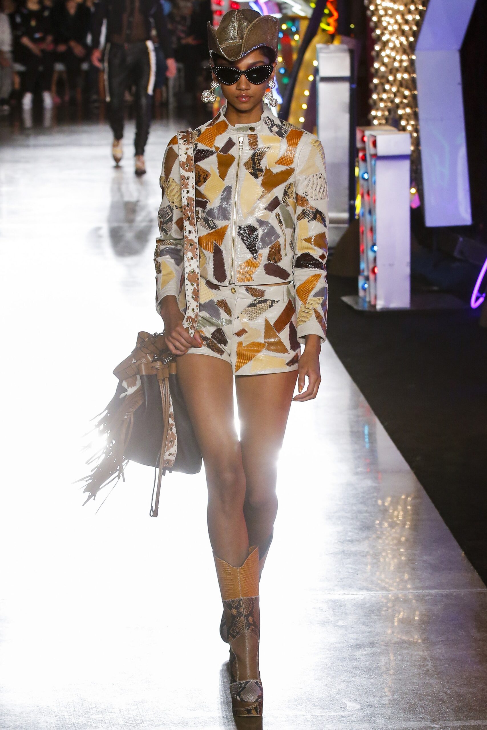 Moschino S/S 18 Menswear Look 48