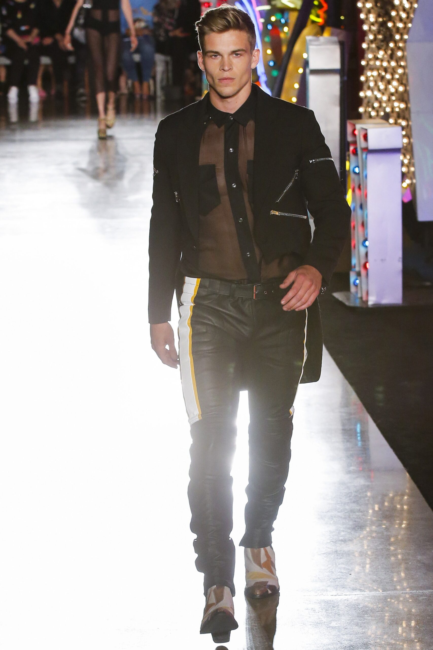 Moschino S/S 18 Menswear Look 49