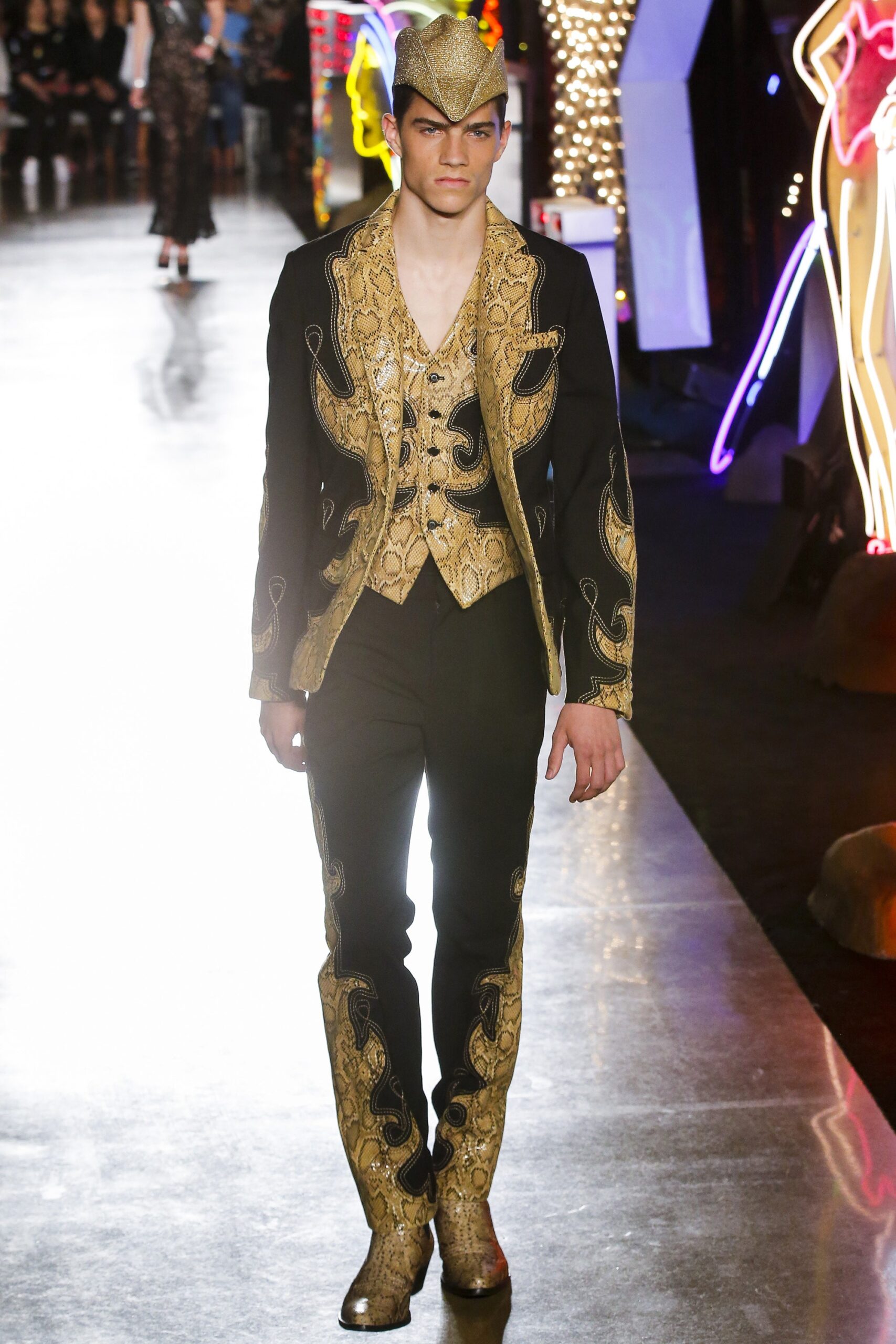 Moschino S/S 18 Menswear Look 51