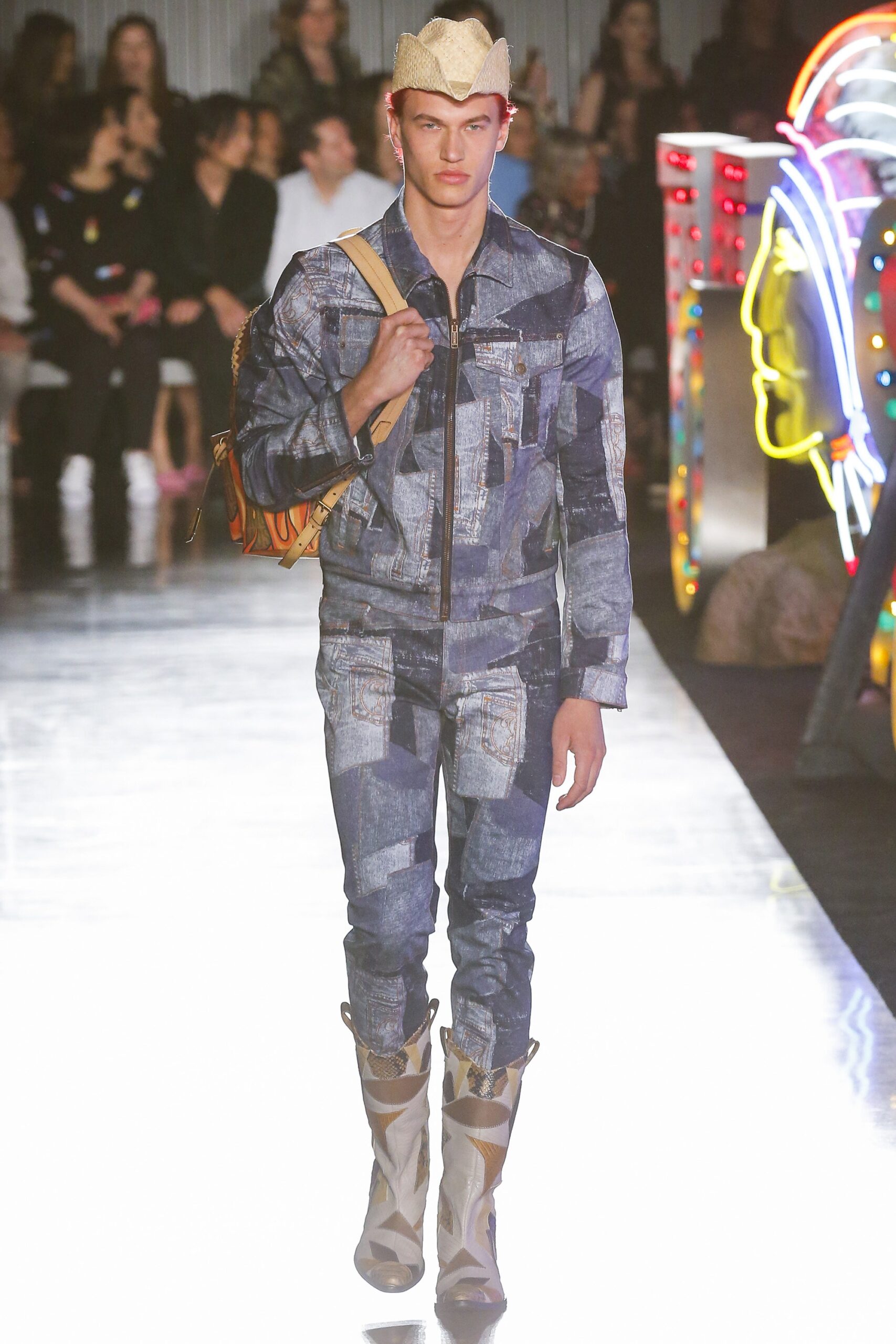 Moschino S/S 18 Menswear Look 53