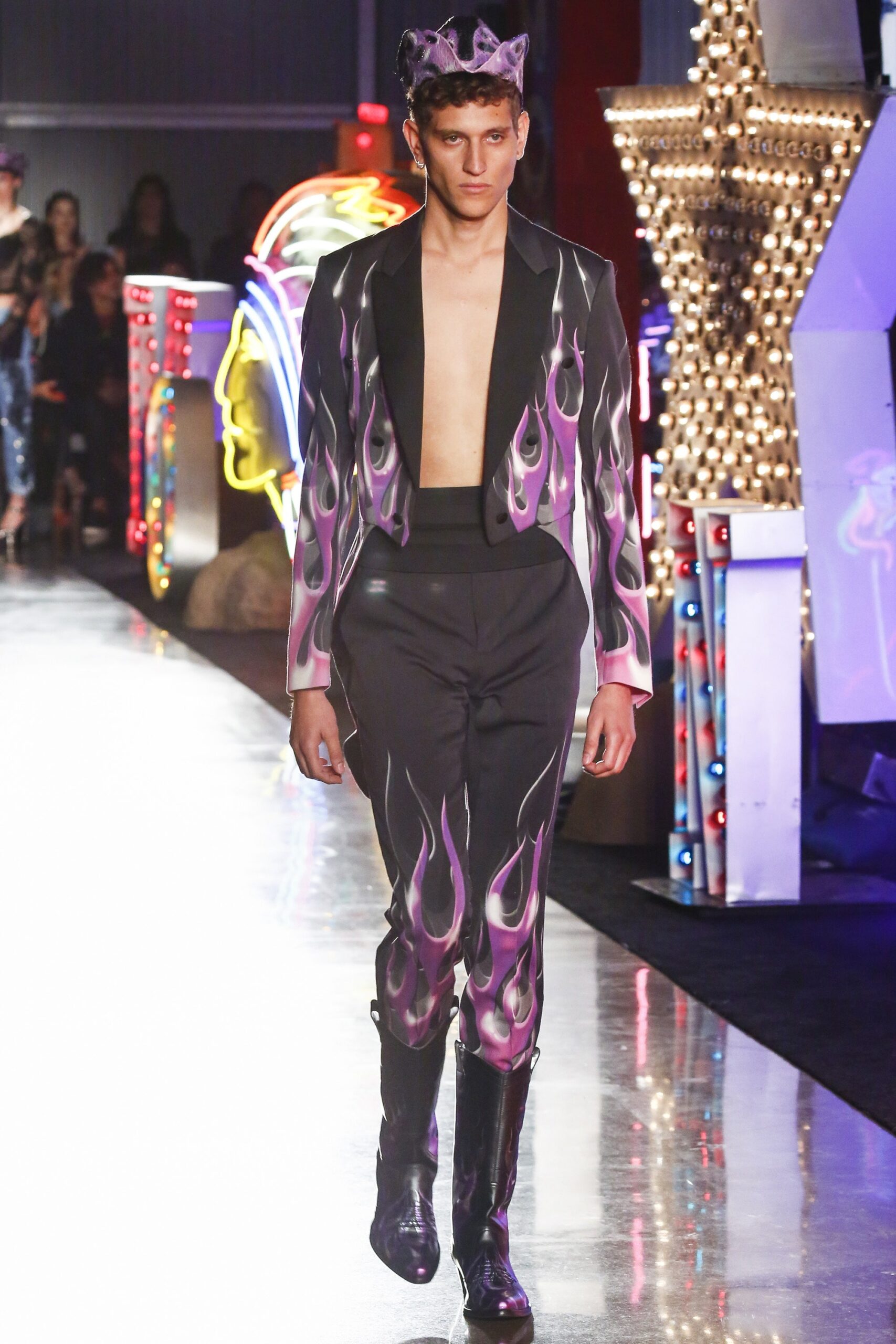 Moschino S/S 18 Menswear Look 55