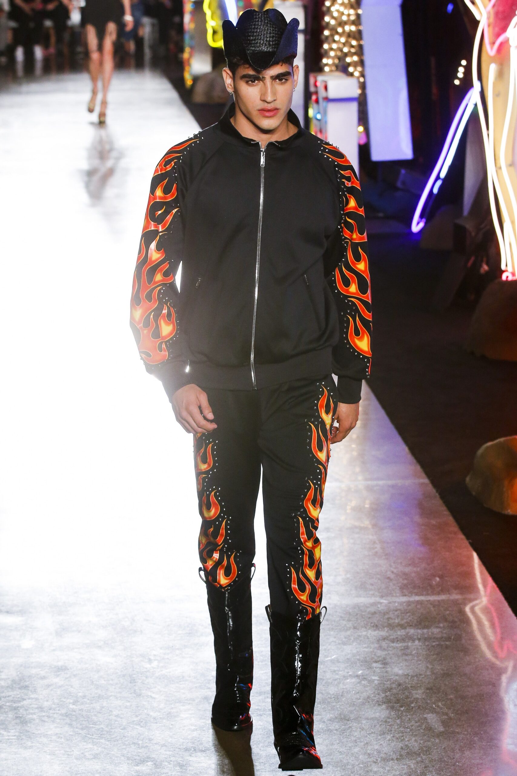 Moschino S/S 18 Menswear Look 64