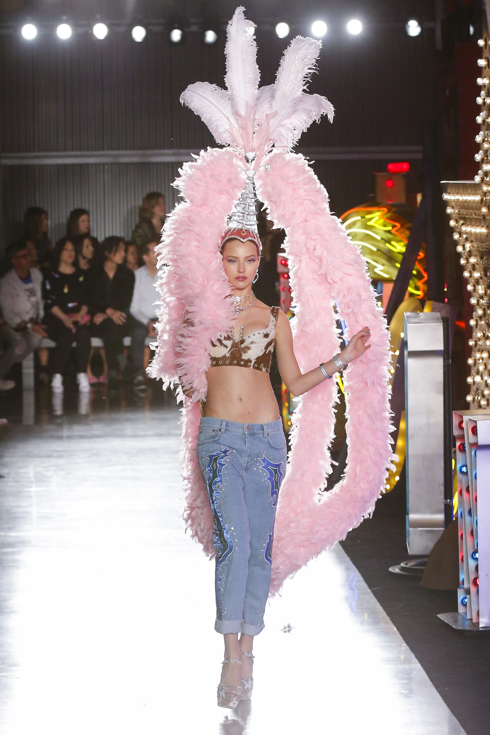 Moschino S/S 18 Menswear Look 68