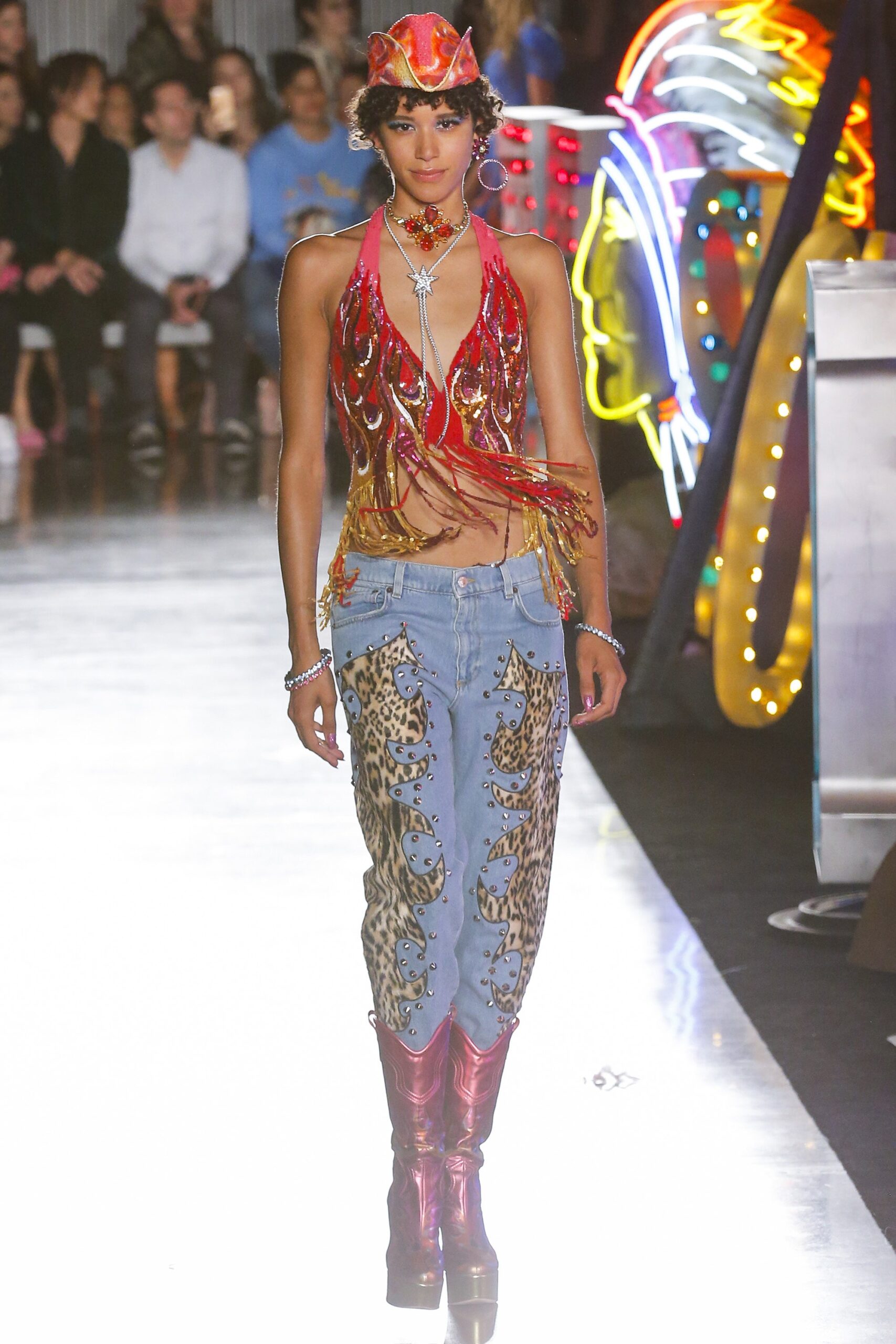 Moschino S/S 18 Menswear Look 77