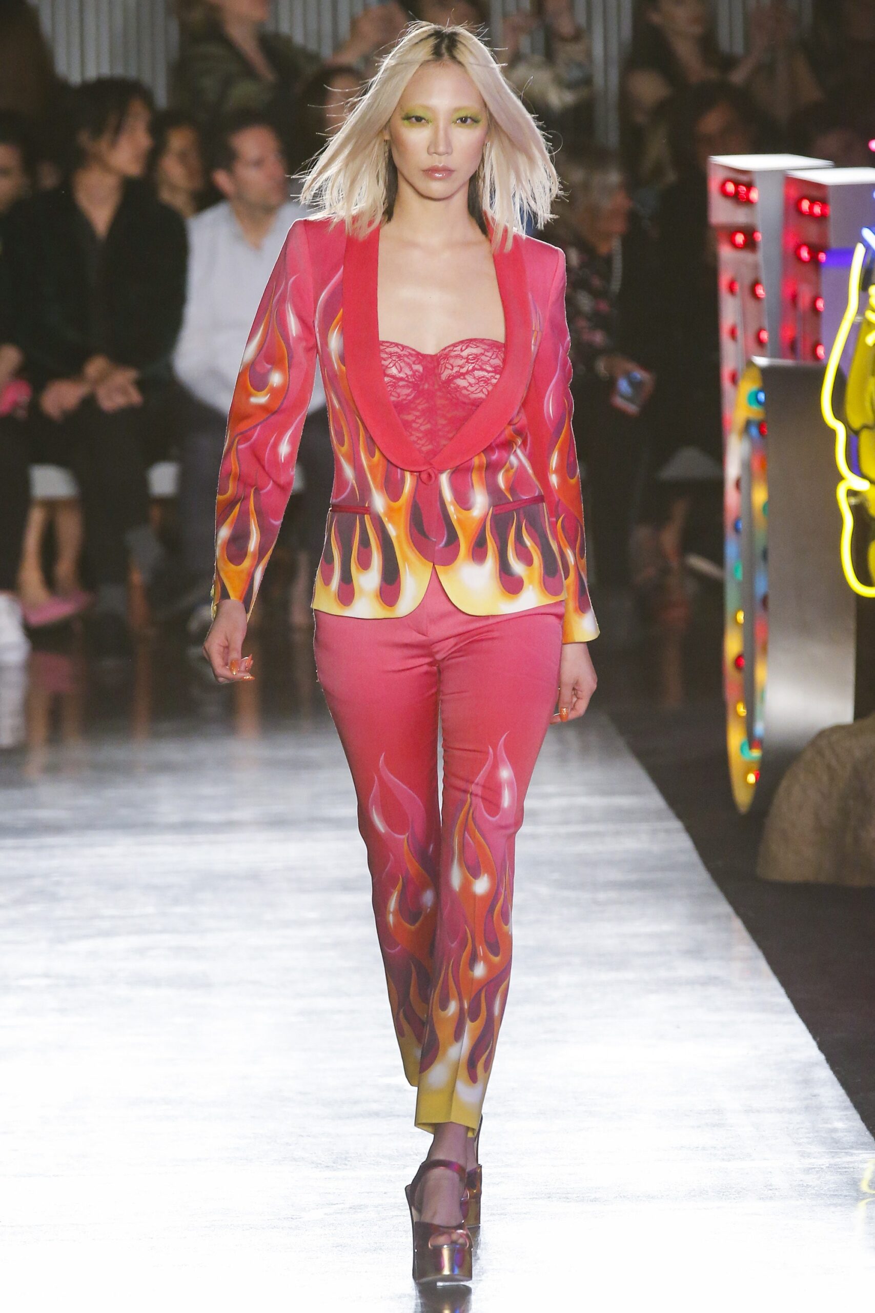 Moschino S/S 18 Menswear Look 79