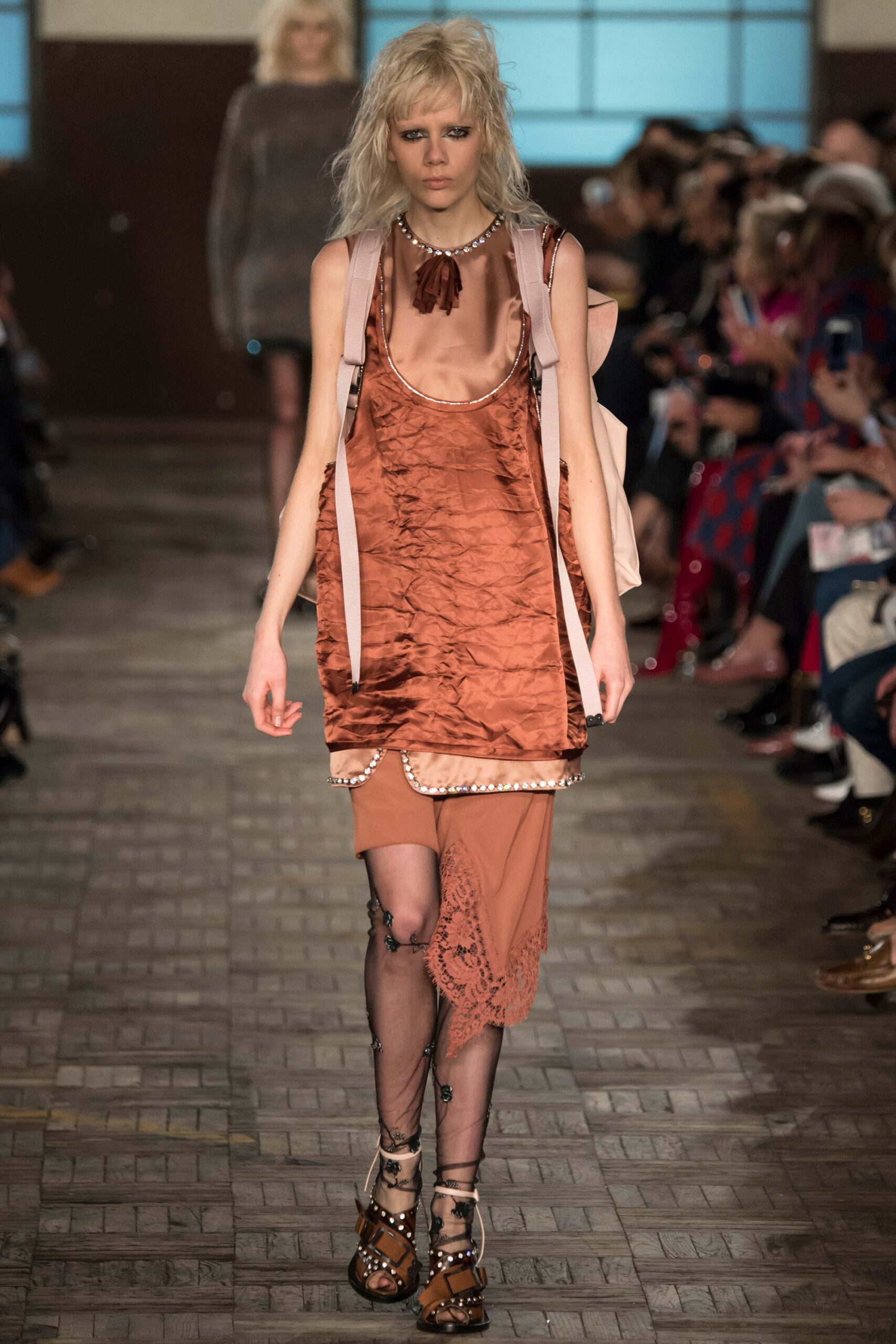No. 21 F/W 16 Look 1