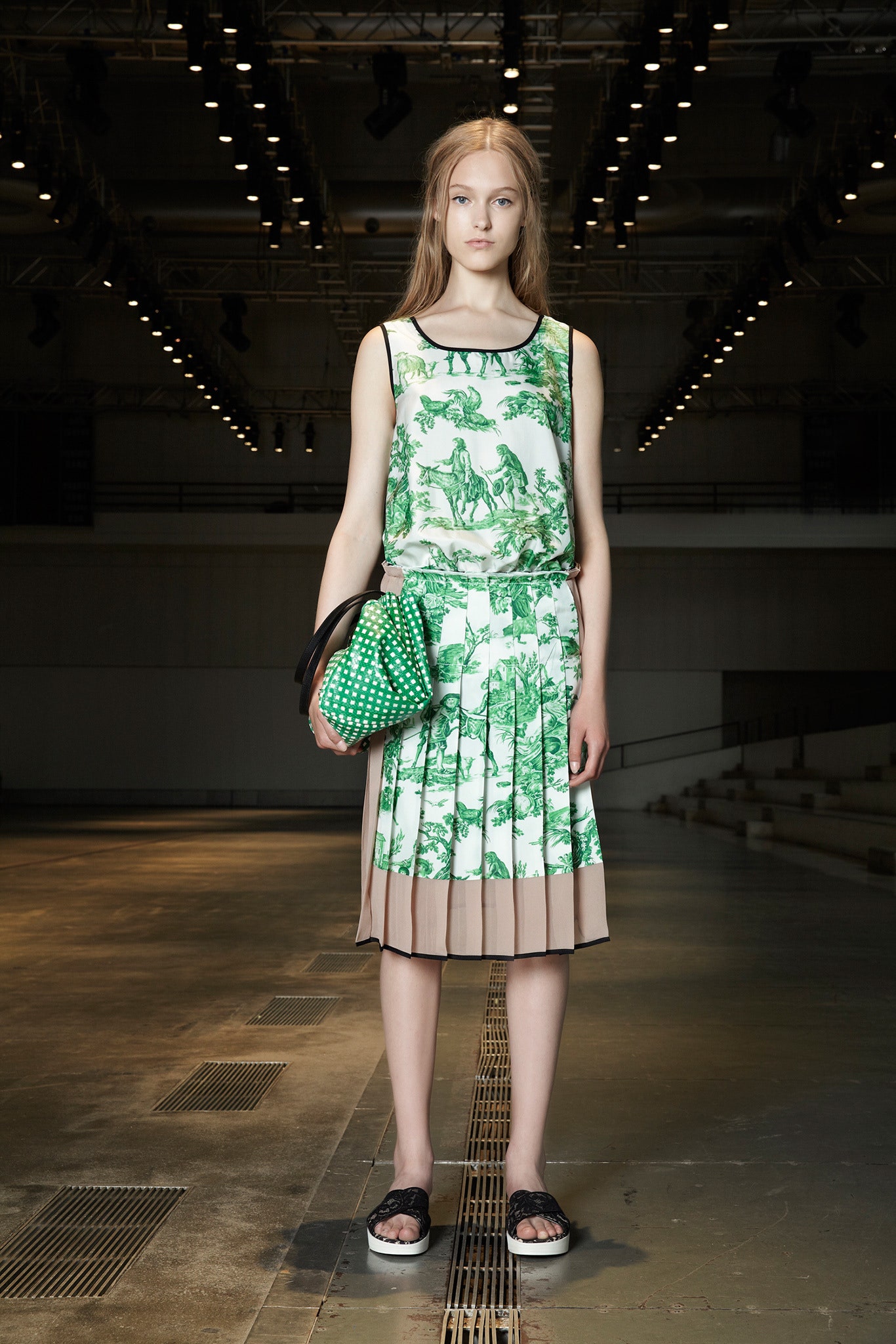 No. 21 Resort 14 Look 8