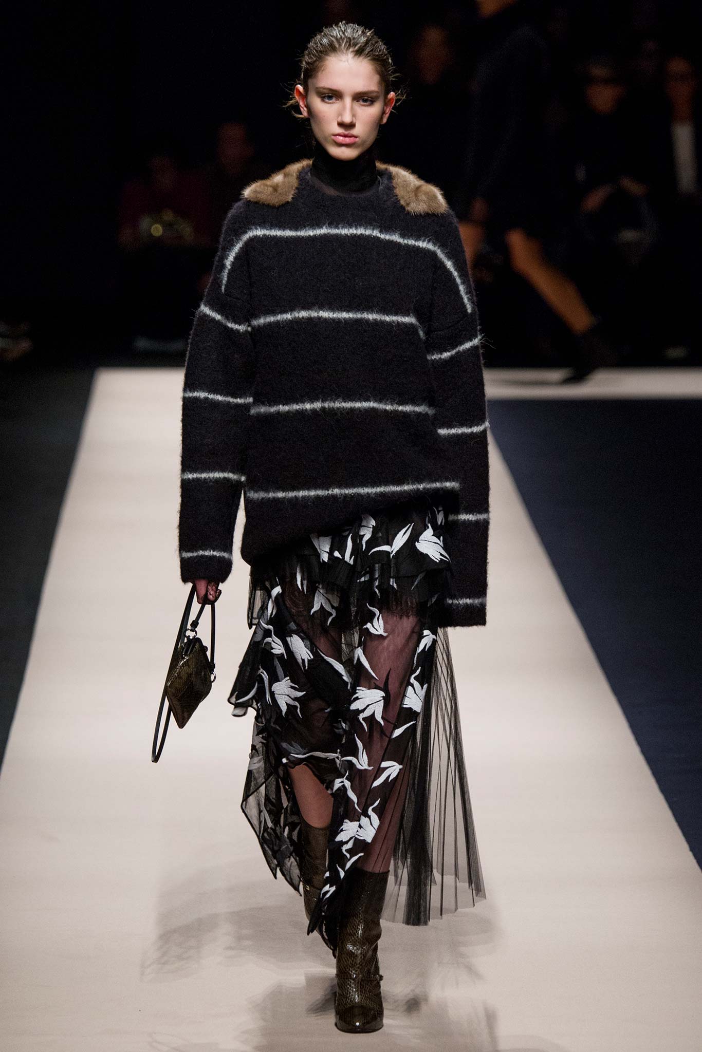 No. 21 F/W 15 Look 24
