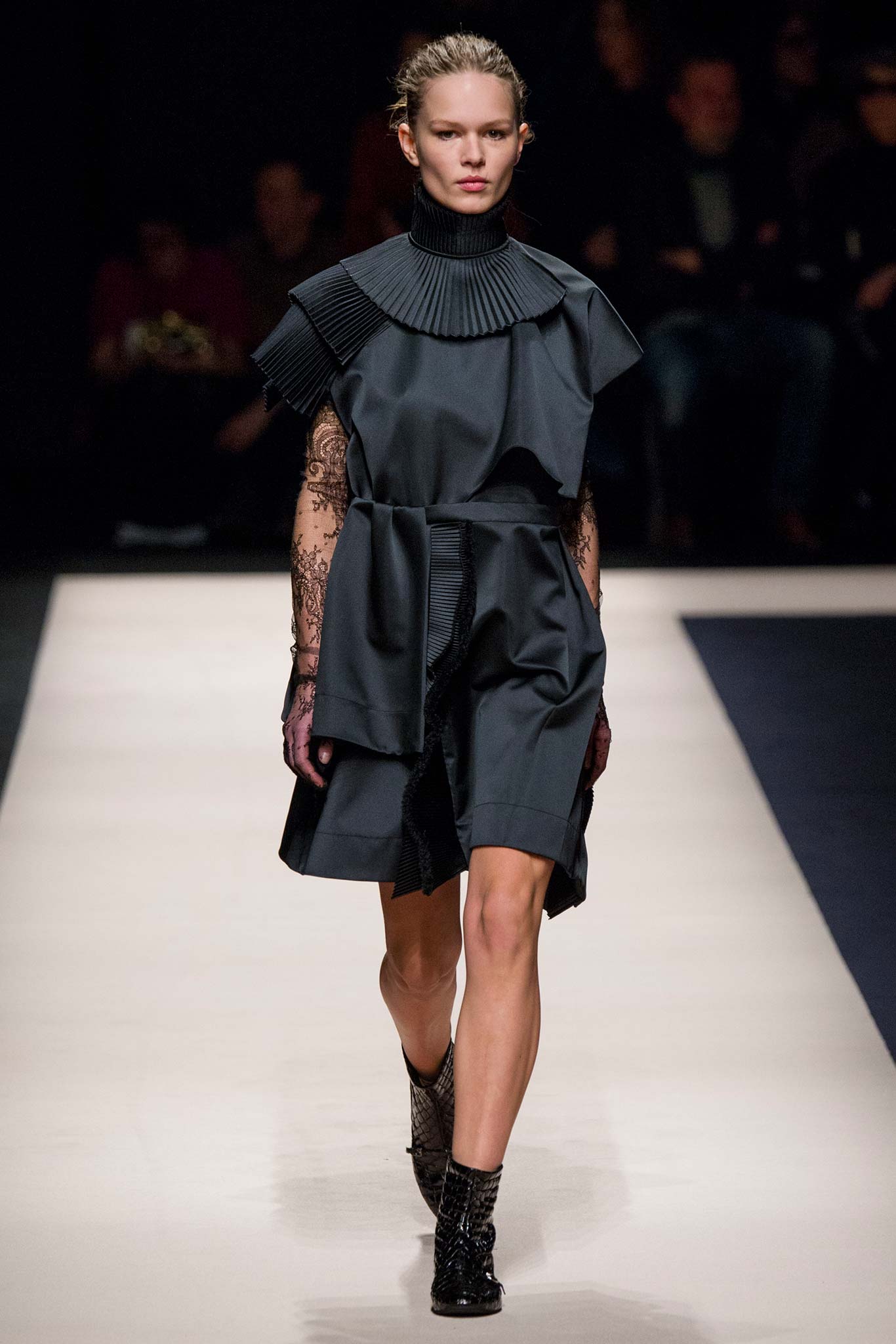 No. 21 F/W 15 Look 28