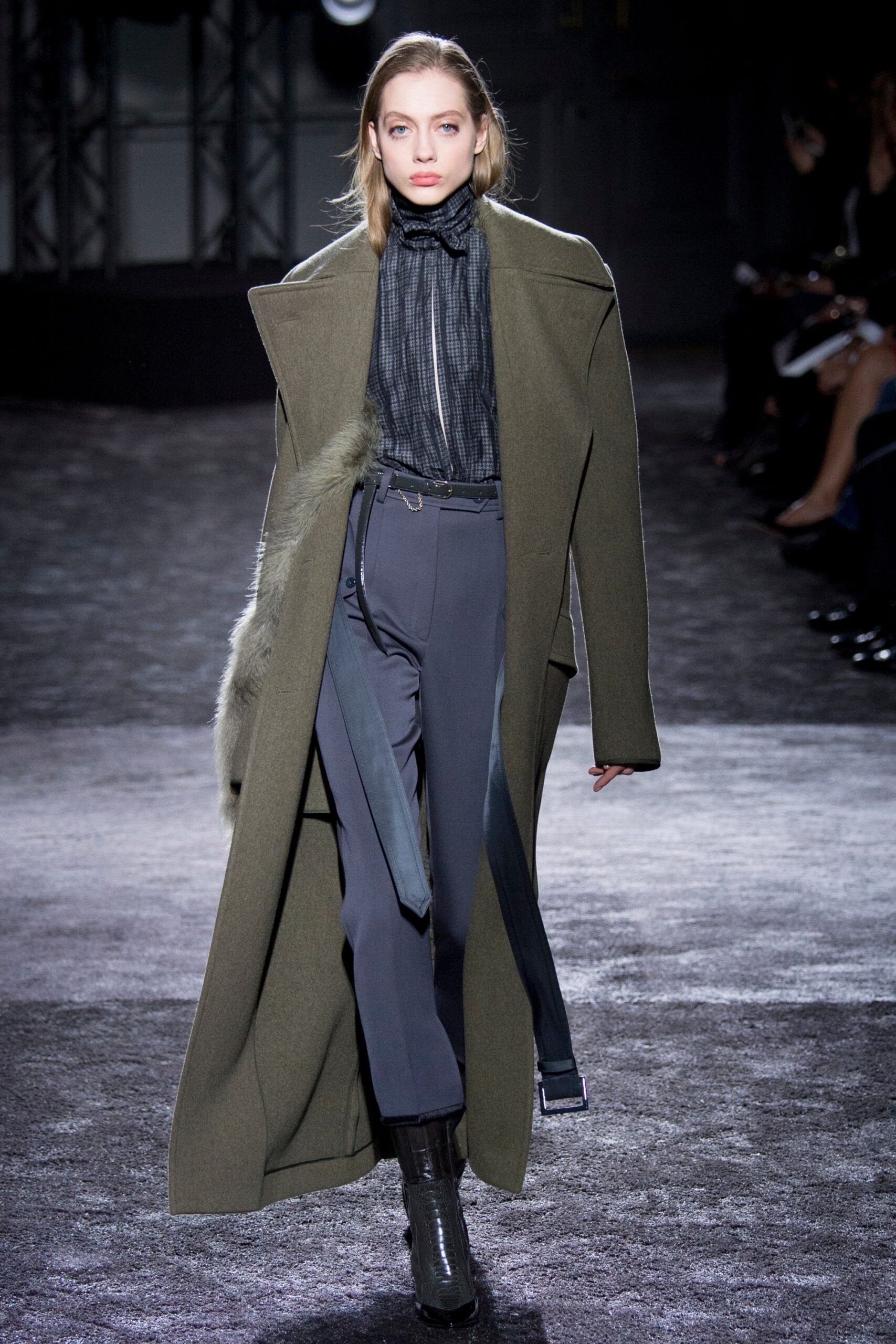 Nina Ricci F/W 16 Look 24