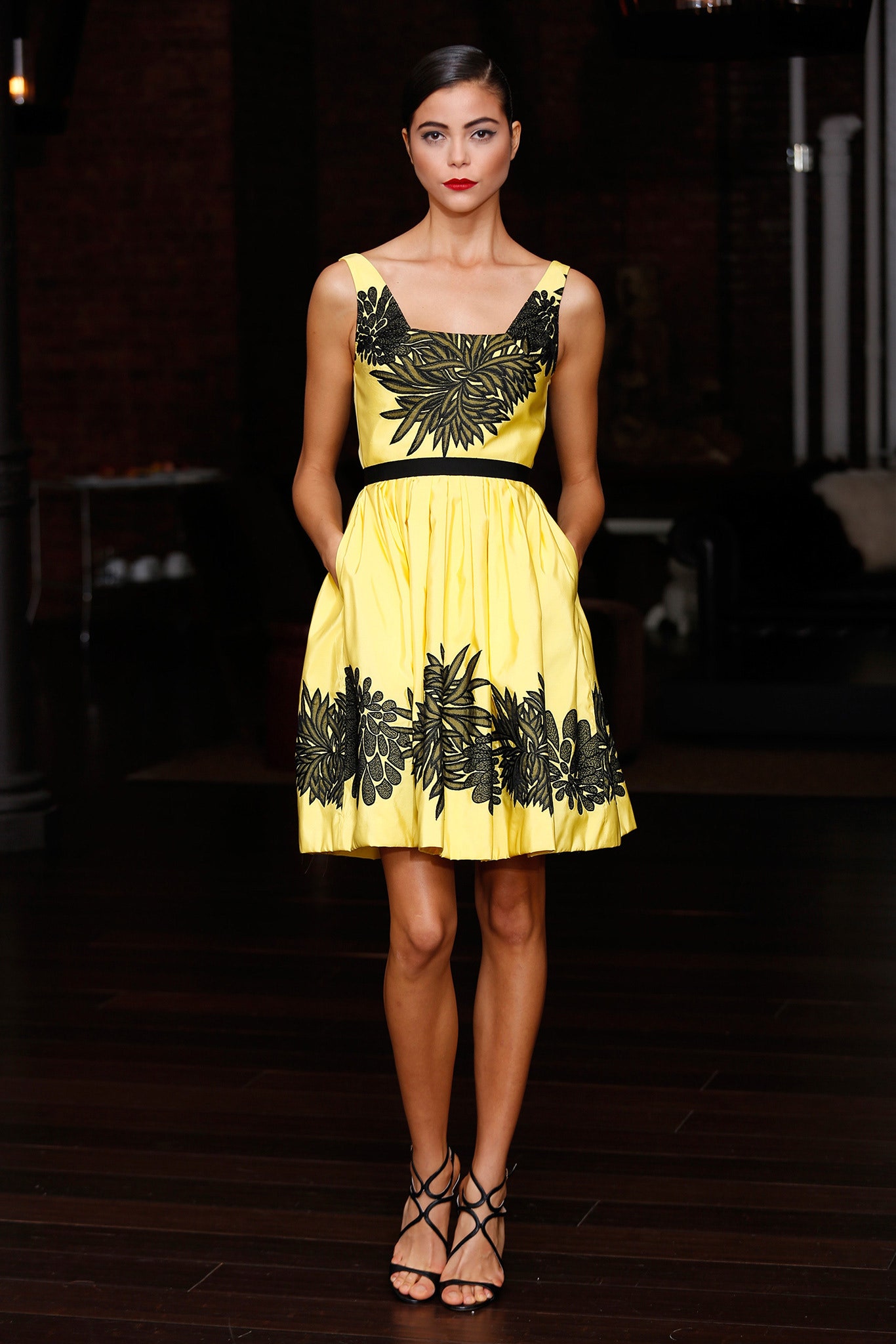 Naeem Khan Resort 14 Look 17